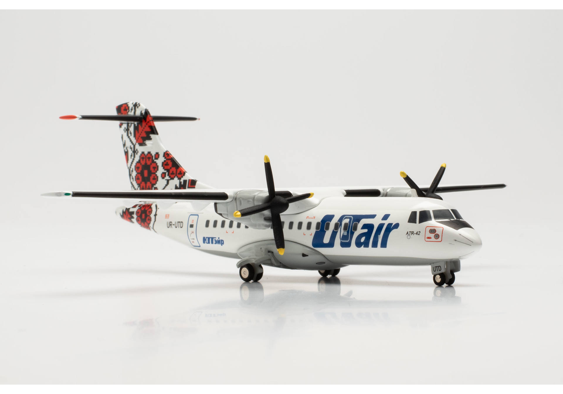 UTair-Ukraine ATR-42-300 – UR-UTD