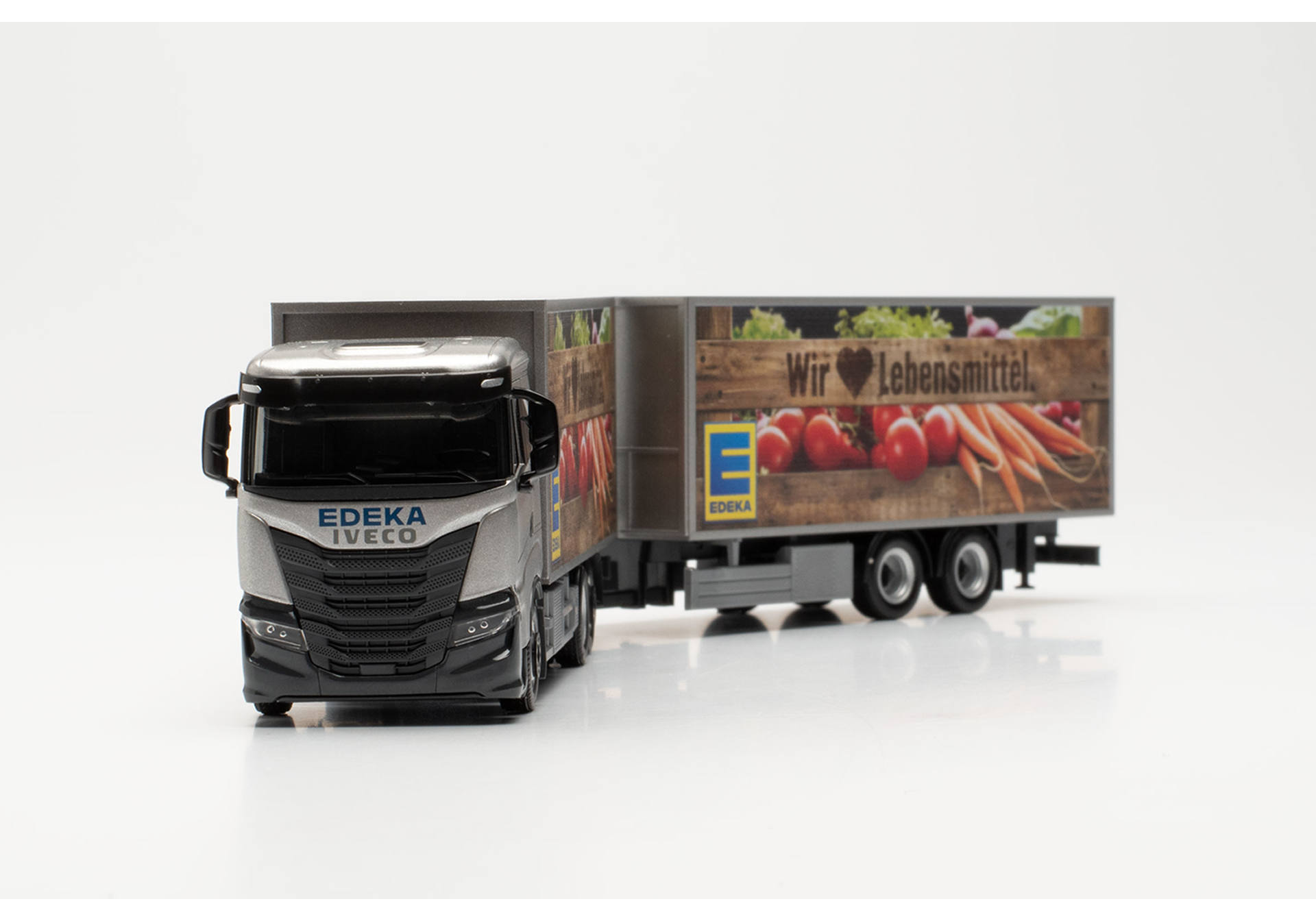 Iveco S-Way ND LNG Tandemkühlkoffer-Hängerzug „EDEKA“