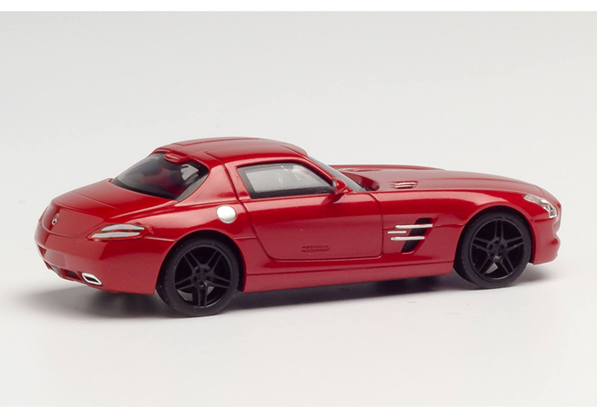 Mercedes-Benz SLS AMG,Le Mans rot metallic mit schwarzen Felgen