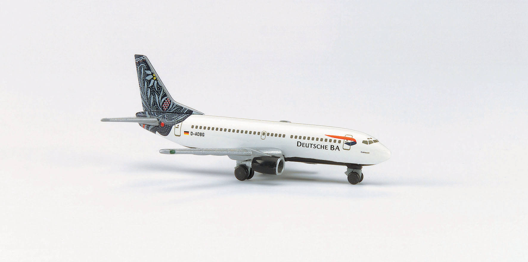 Deutsche BA Boeing 737-300 "Pop-Art"