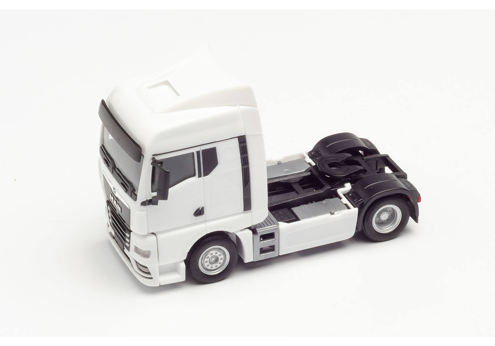 MAN TGX GM solo tractor, white