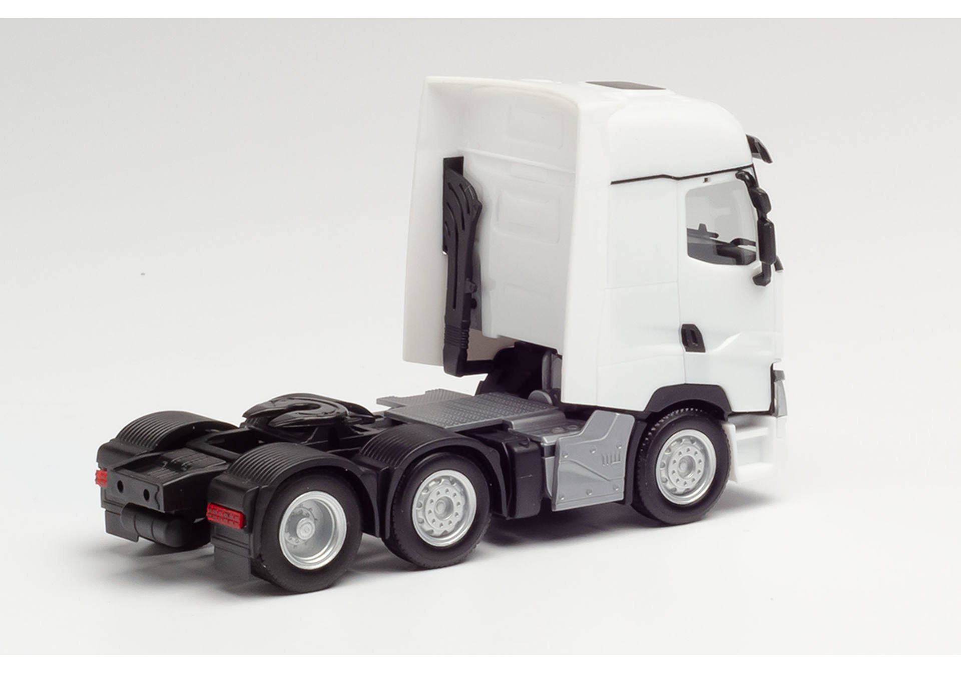Renault T 6×2 tractor unit, white
