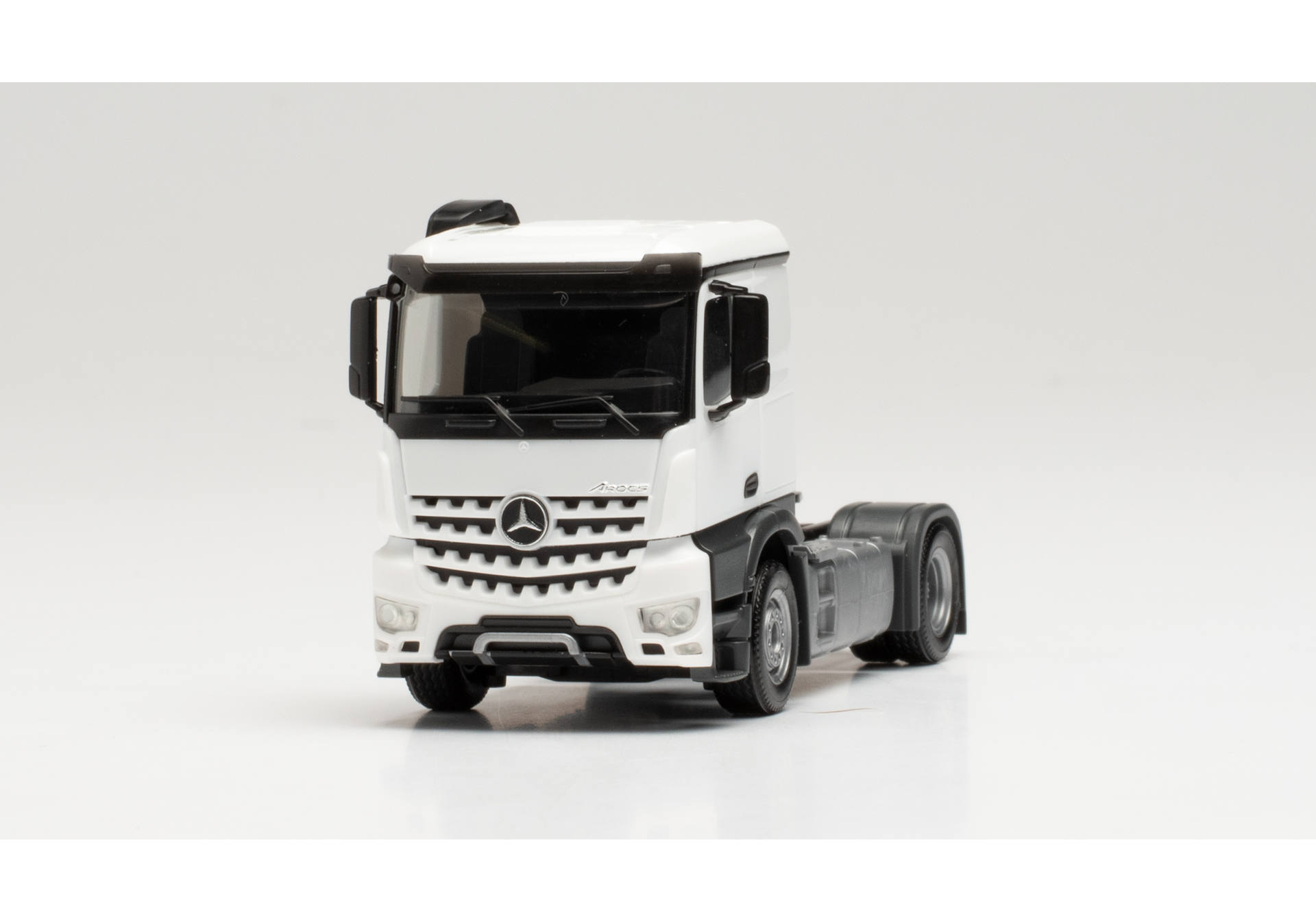 Mercedes-Benz Arocs Classic tractore, white