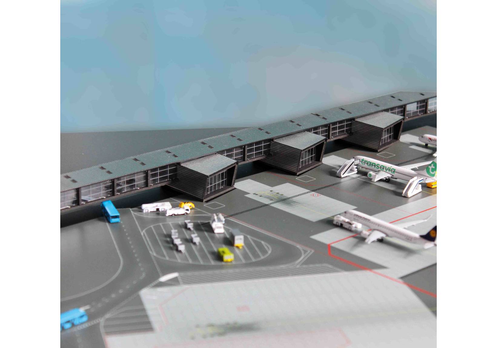 Amsterdam Airport Pier G Corridor & Pier H (Length of Pier G 14.8 in, Length of Pier H 18.3 in)