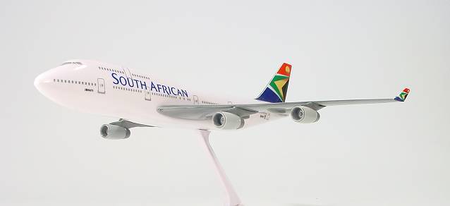 South African Airways Boeing 747-400. This item comes / came in Wooster branded packaging.