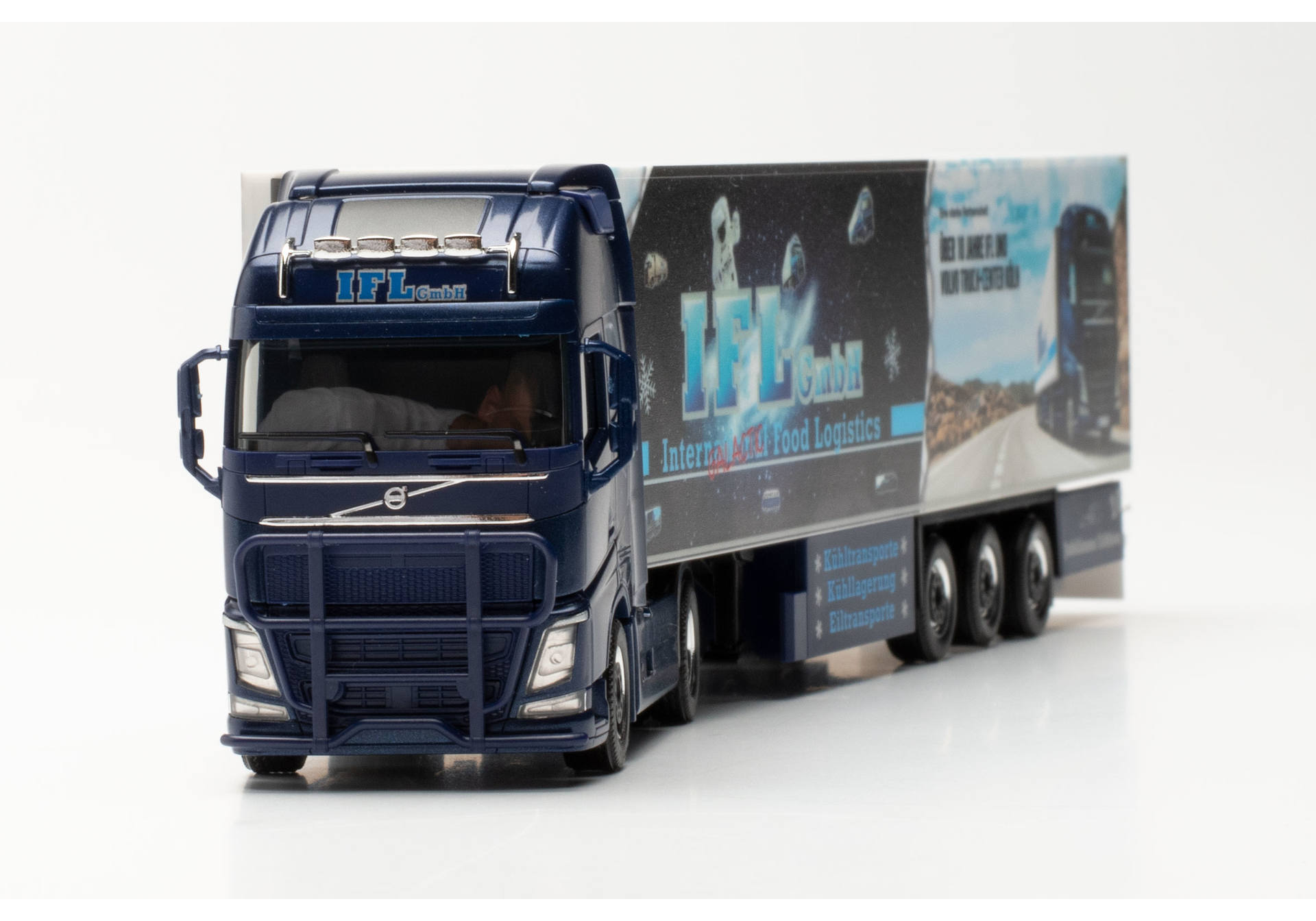 Volvo FH Gl. XL refrigerated box semitrailer truck „IFL Cologne"