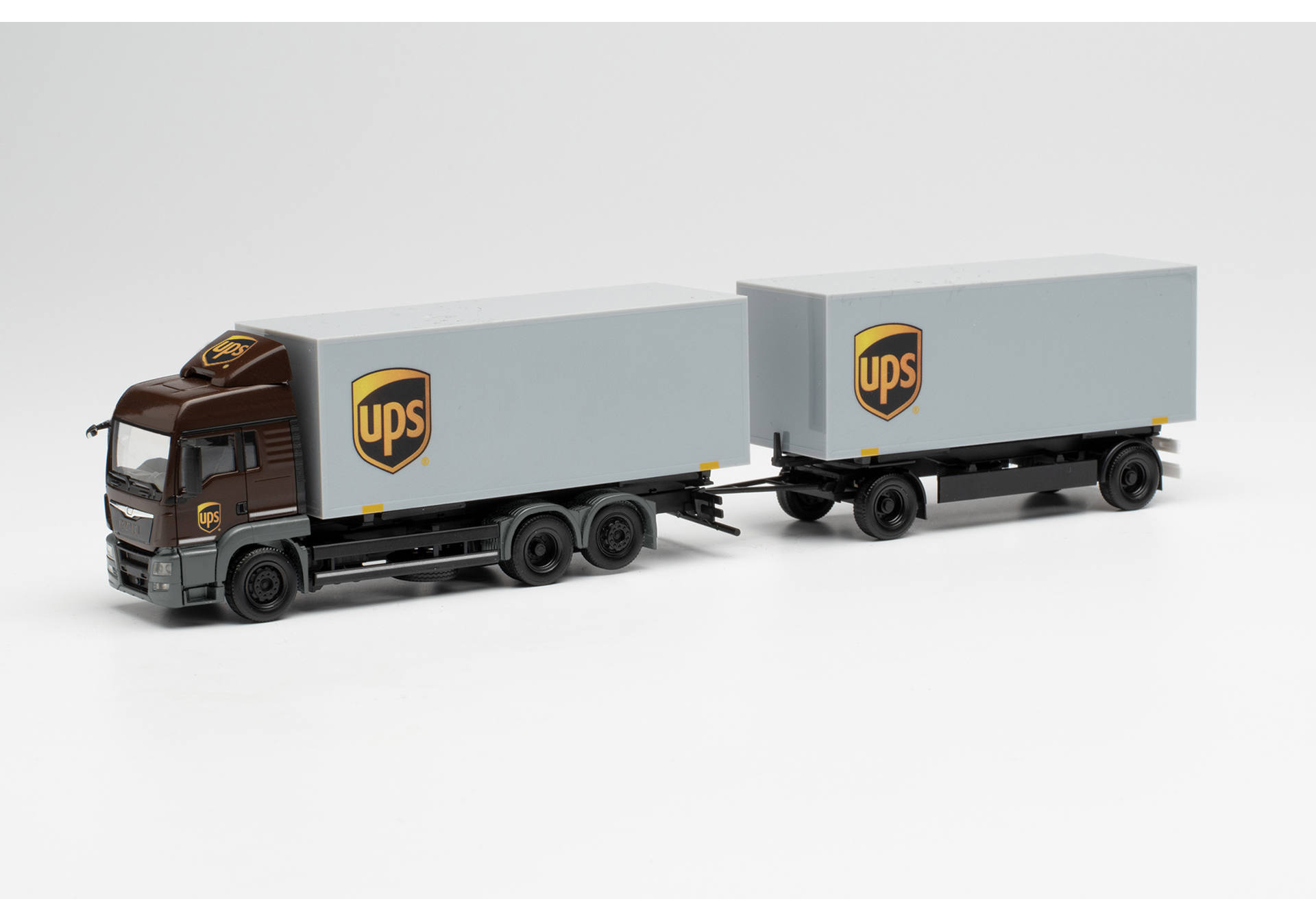 MAN TGS LX interchangeable box trailer „UPS“