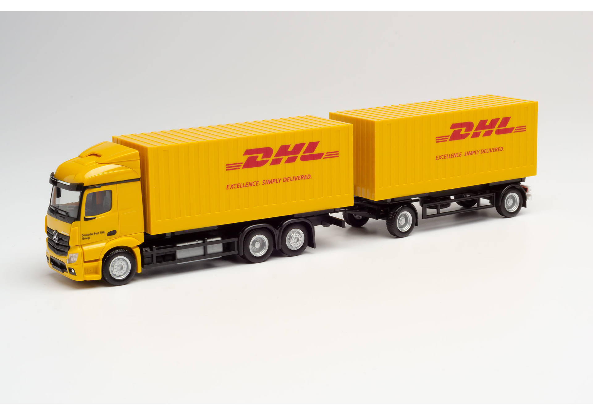 Mercedes-Benz Actros `18 Streamspace 2.3 Cargoboxen-Hängerzug "DHL"