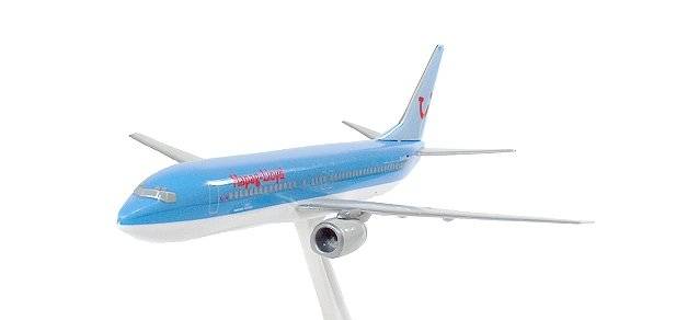 Hapag Lloyd Boeing 737-800 mit Winglets. Artikel wird/ wurde in Wooster-Verpackung ausgeliefert.