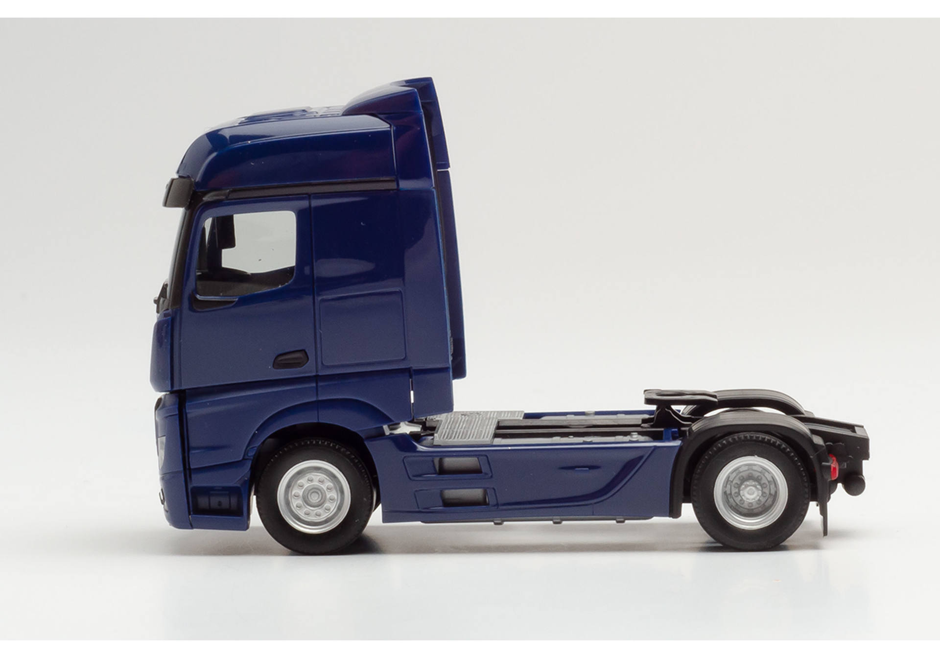 Mercedes-Benz Actros Bigspace `18 Zugmaschine, kobaltblau