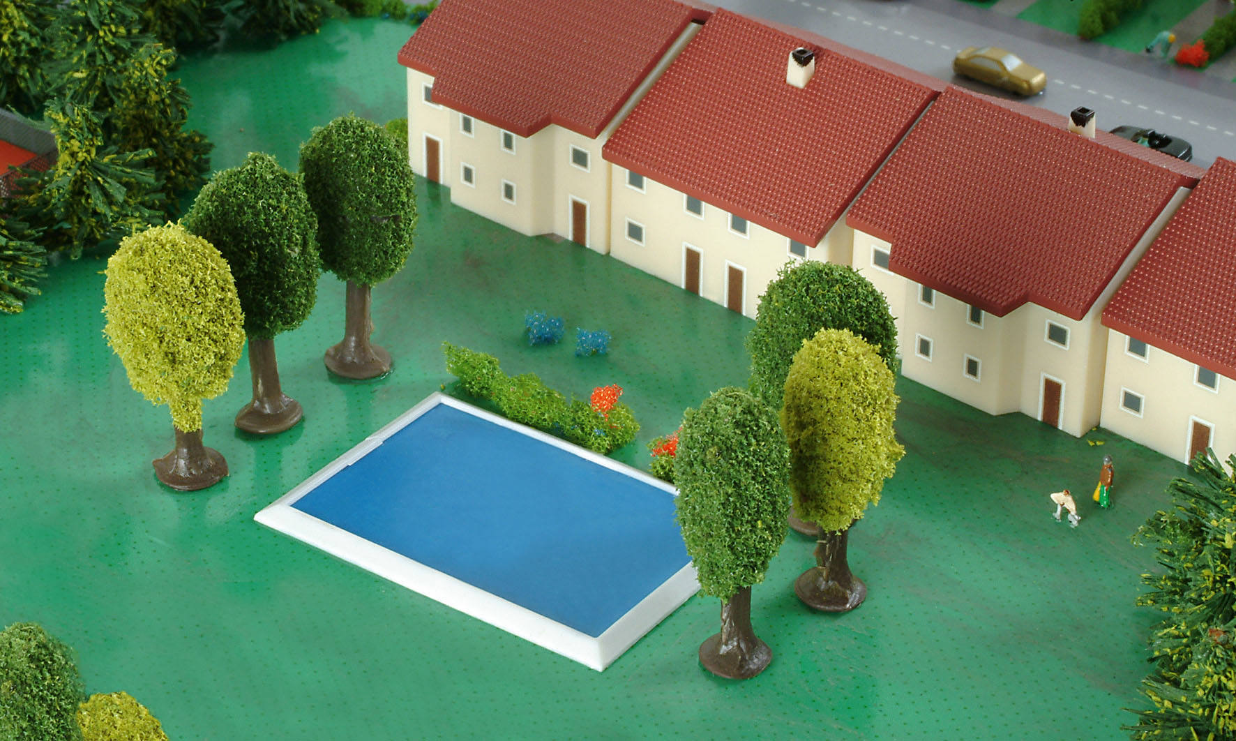 Set: swimming pool (2 pieces) and tennis court (2 pieces)
