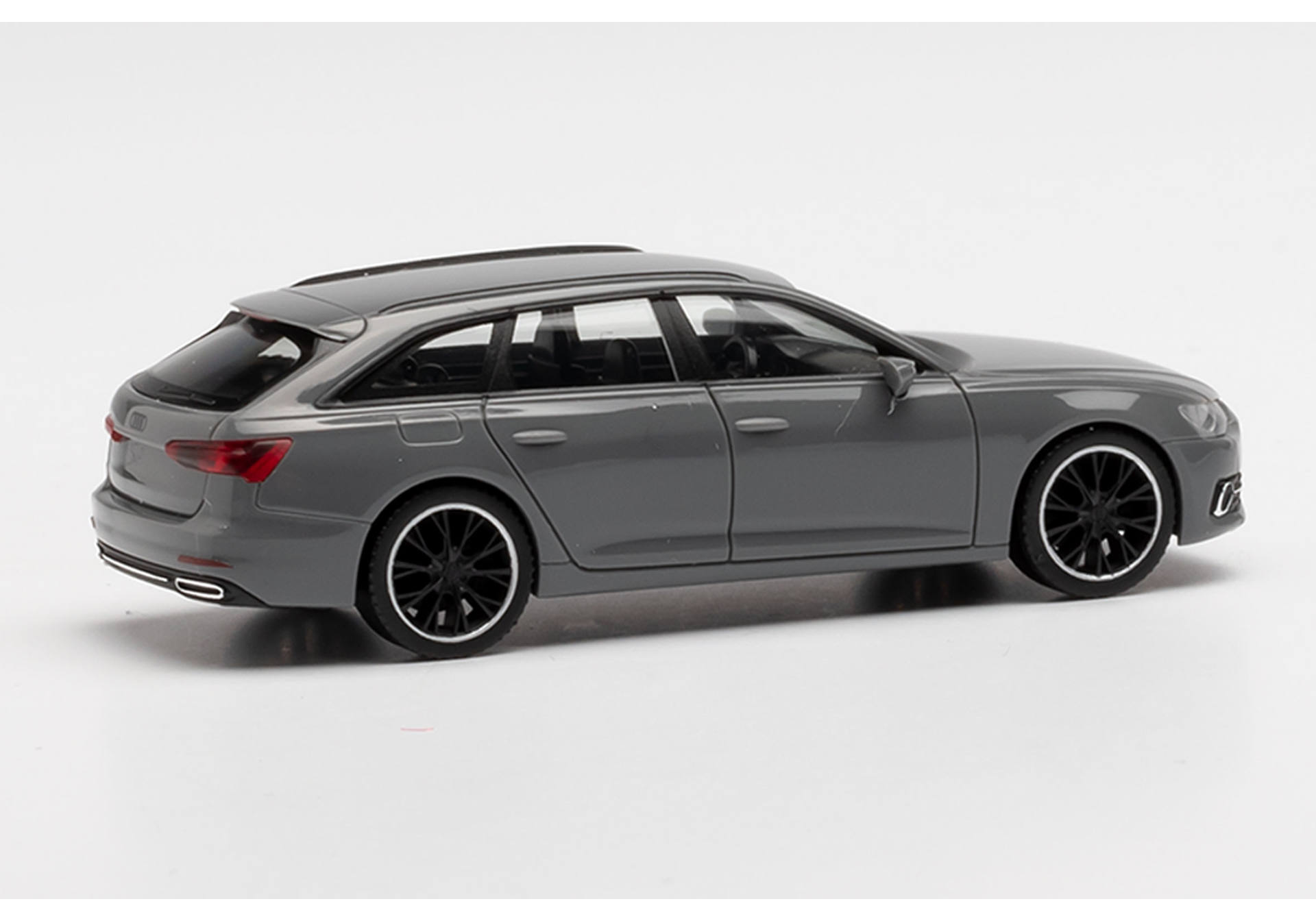 Audi A6 Avant Black Edition, nardograu