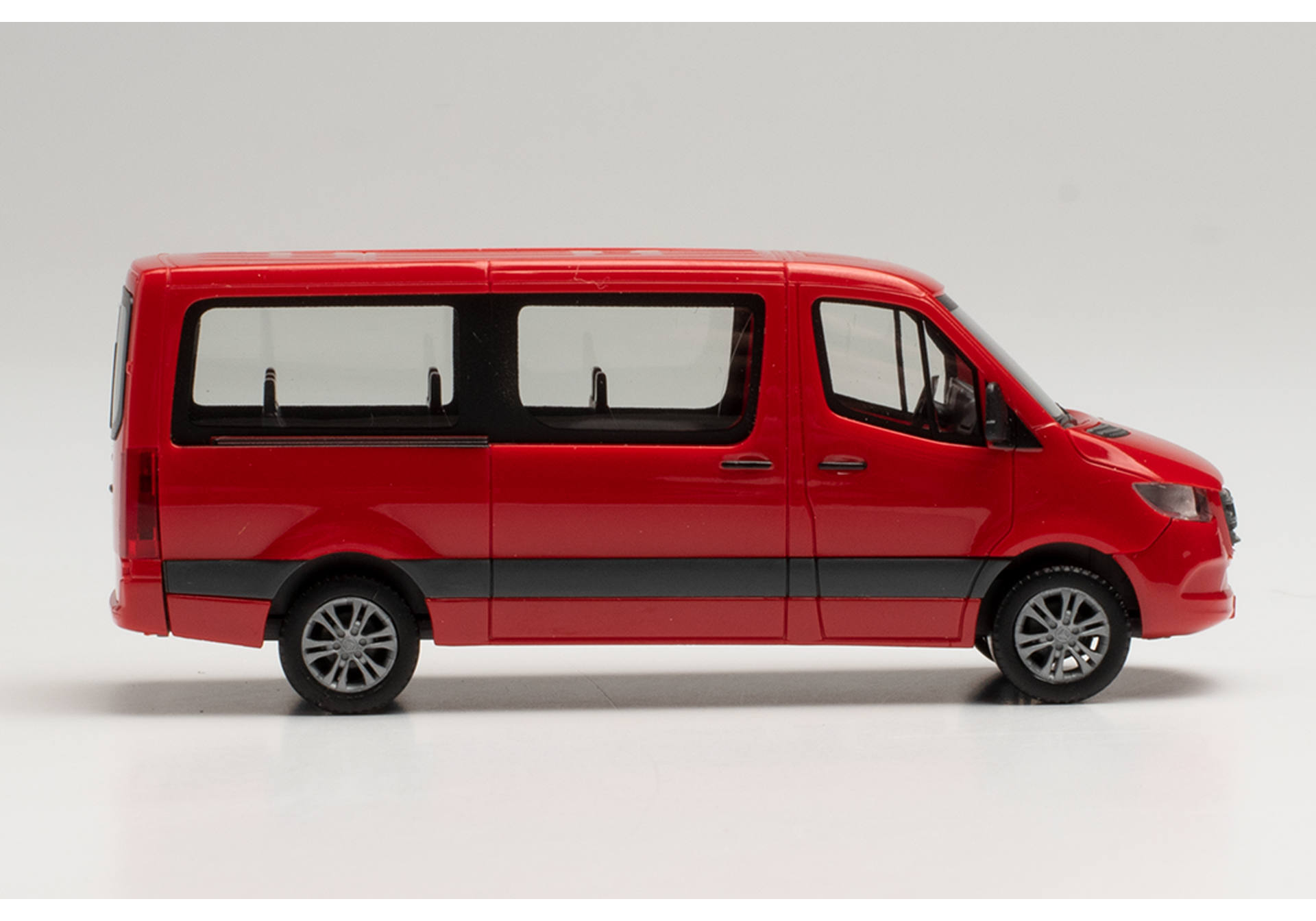 Mercedes-Benz Sprinter `18 bus low roof, red