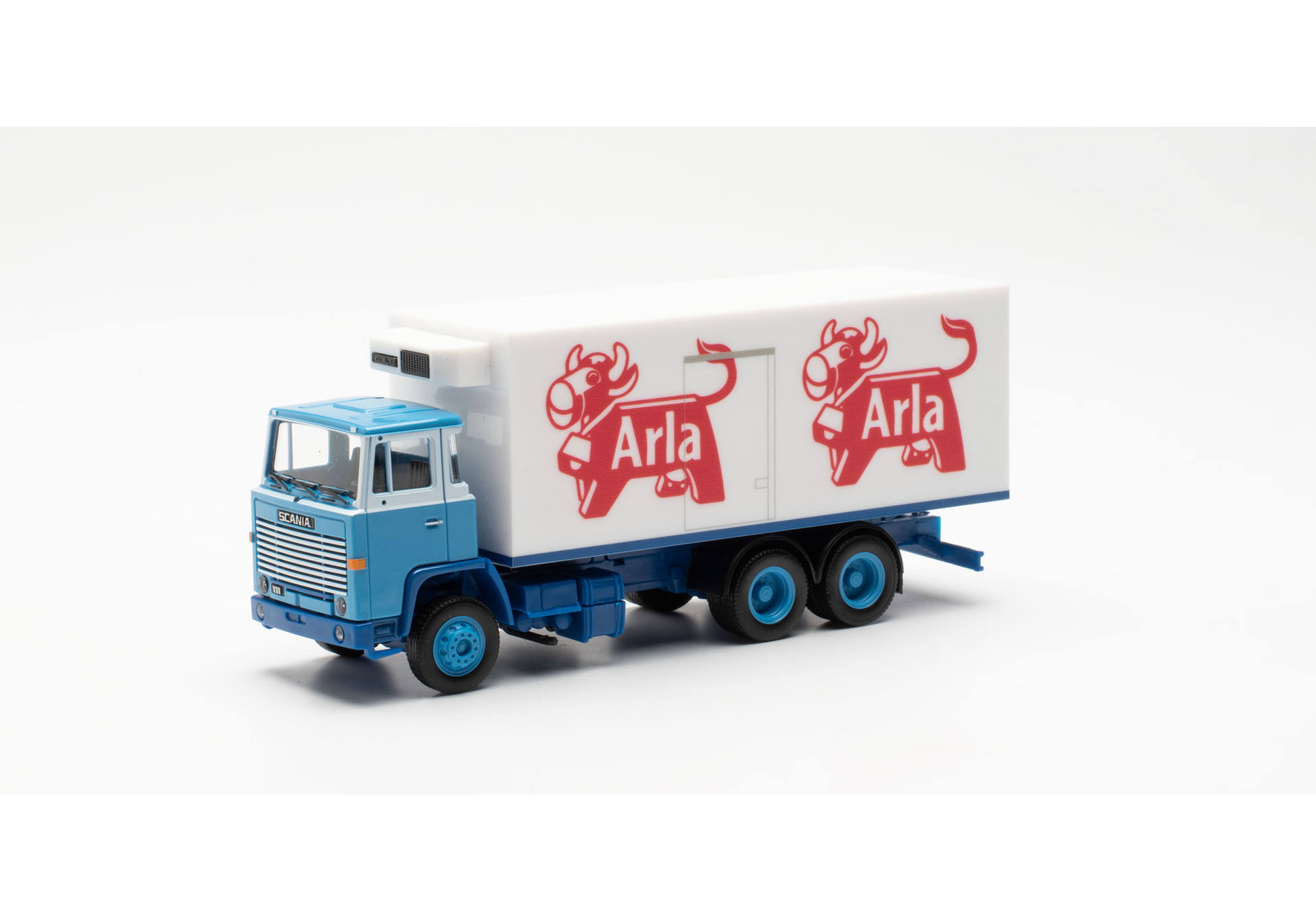 Scania 111 refrigerated box truck 3axles "ARLA"