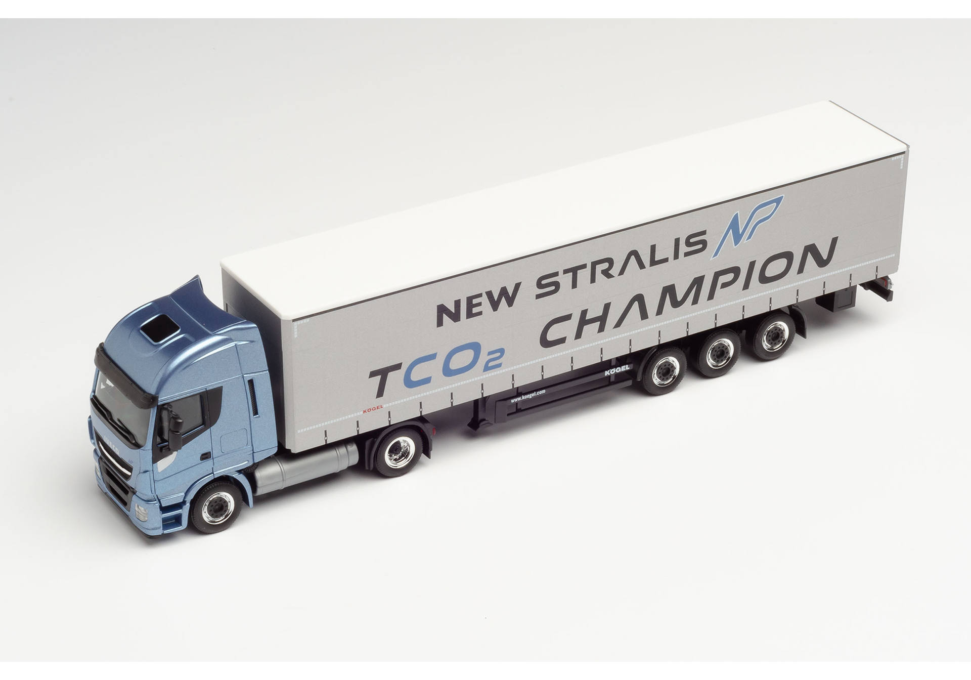 Iveco Stralis NP 460 Gardinenplanen-Sattelzug „New Stralis TCO2 Champion“
