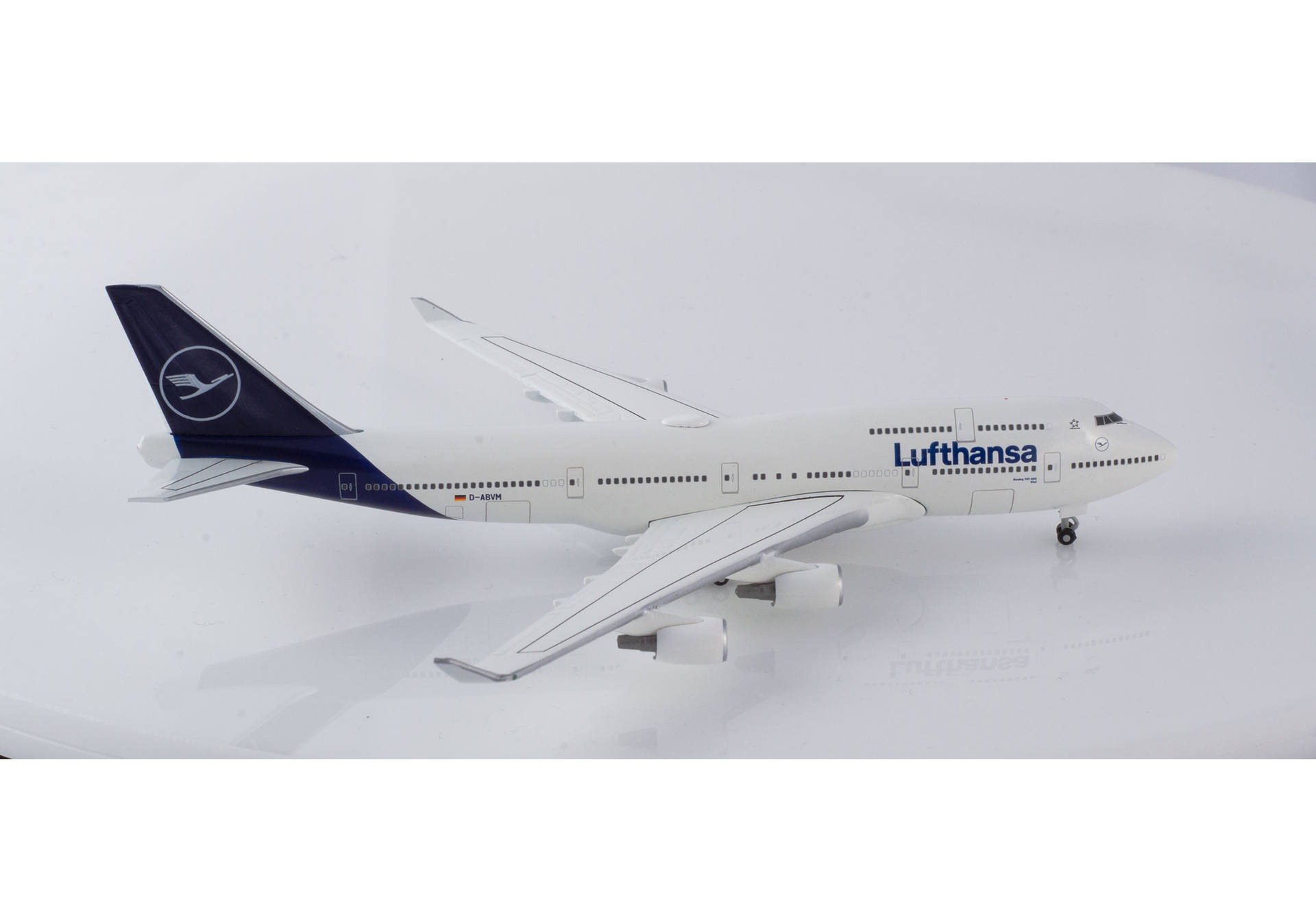 Lufthansa Boeing 747-400 - new 2018 colors