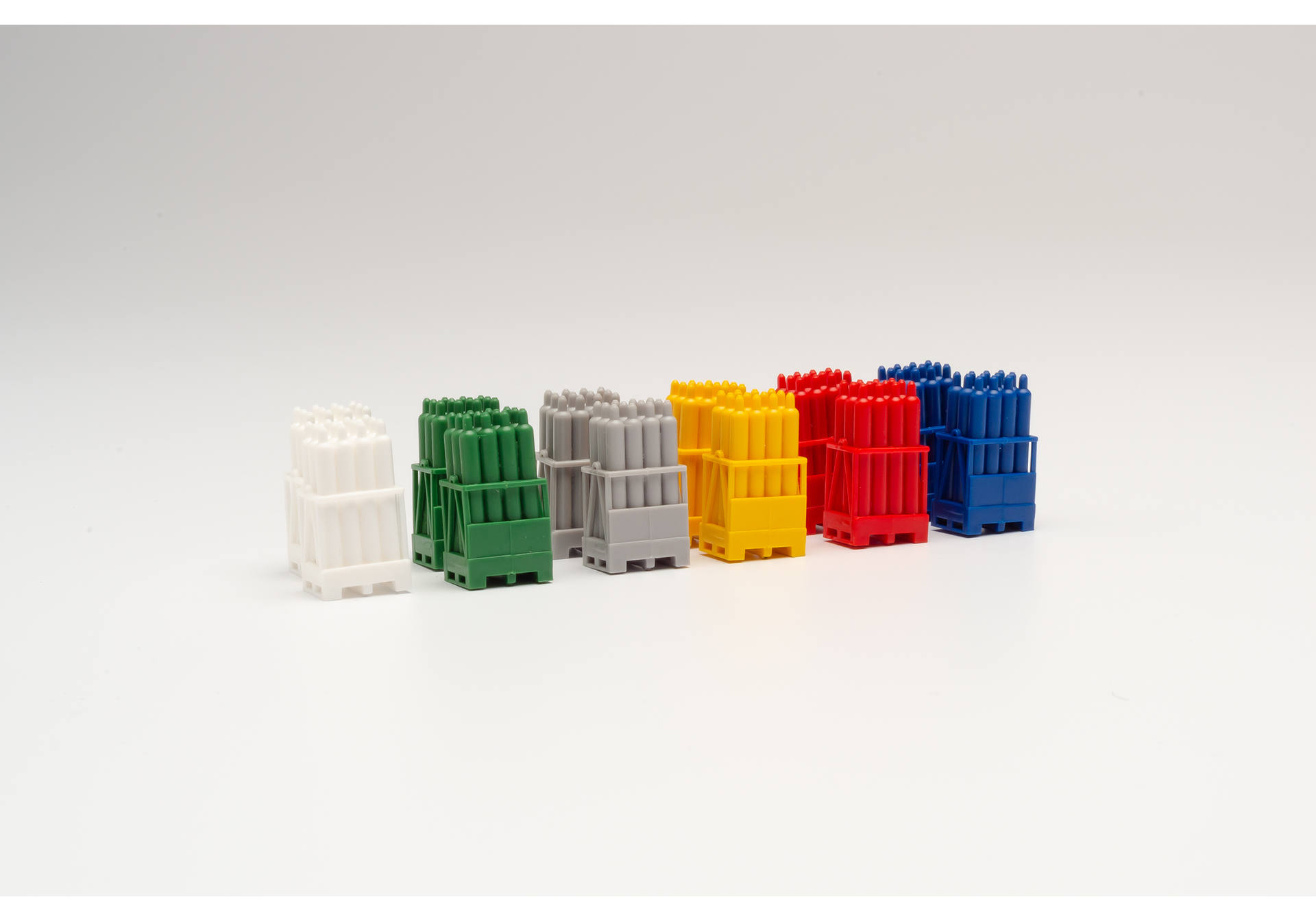 Zubehör Gasflaschen mit Paletten 2 x rot / 2 x gelb / 2 x grau / 2 x blau / 2 x weiß / 2 x grün