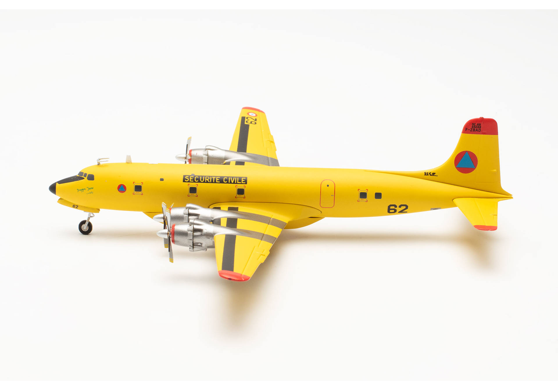 Sécurité Civile Douglas DC-6, Marseille-Marignane Airport – F-ZBAD “Pélican 62”