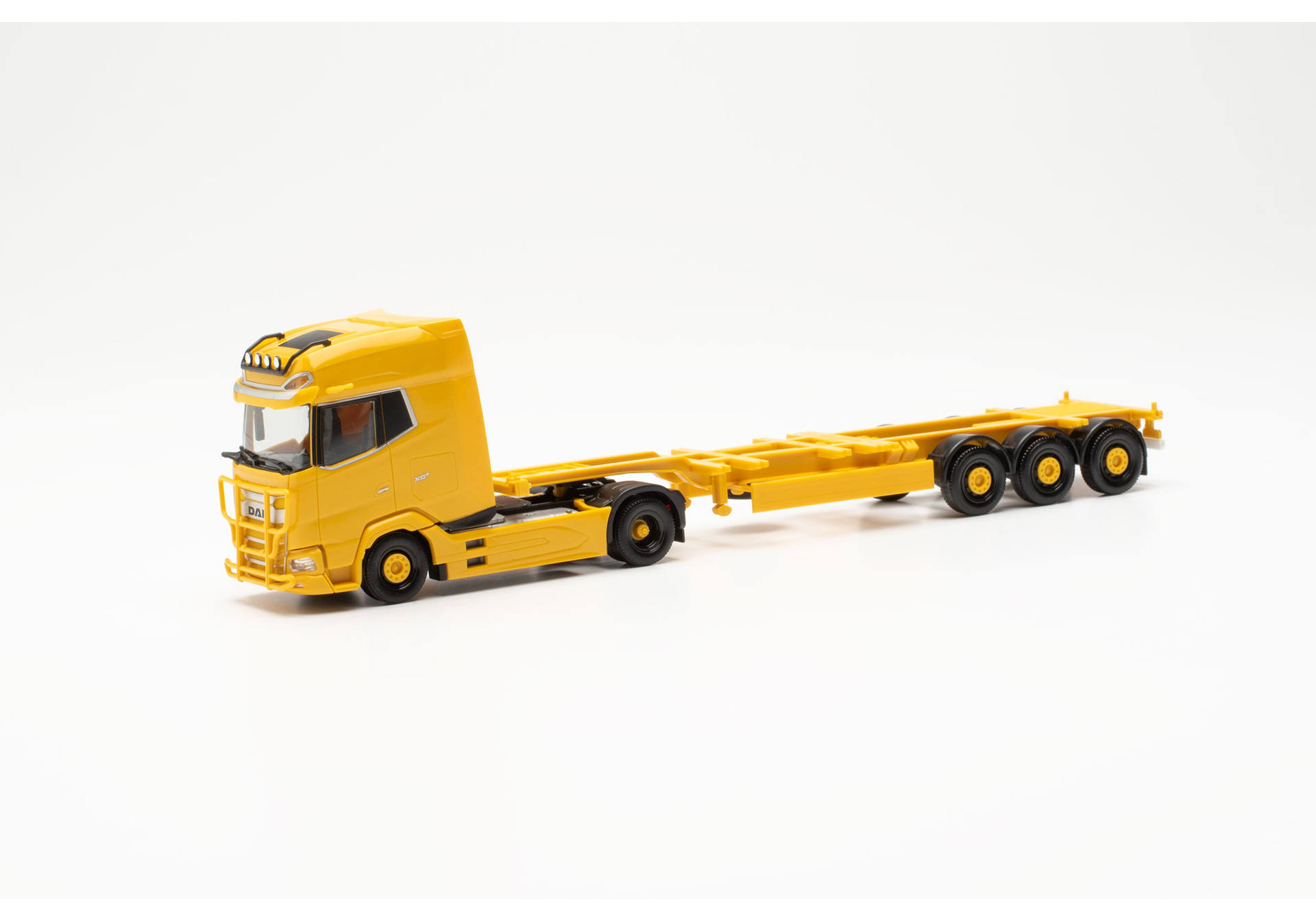 DAF XG+ container semitrailer, yellow