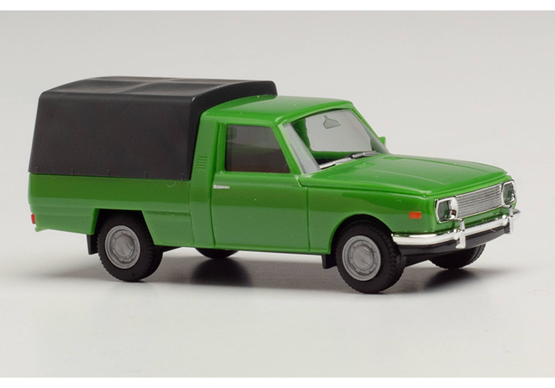 Wartburg 353 Trans '66 mit Plane, grün