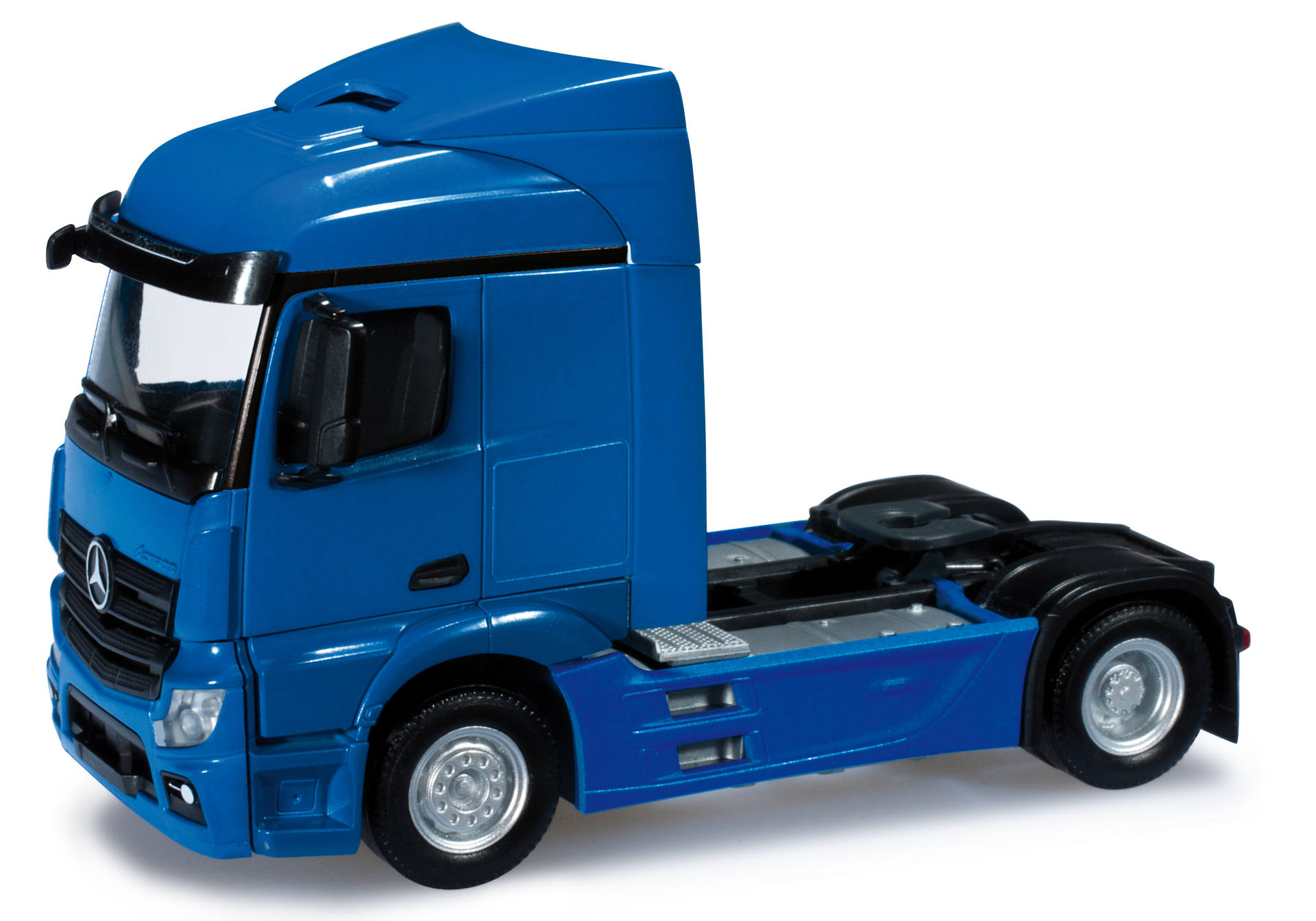 Mercedes-Benz Actros Streamspace rigid tractor, gentian blue