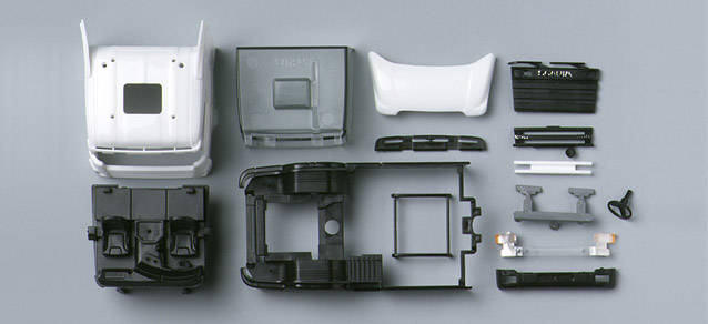 Scania 124 driver's cabin with side skirting (incl. rear-view mirror)Inhalt: 2 Stück