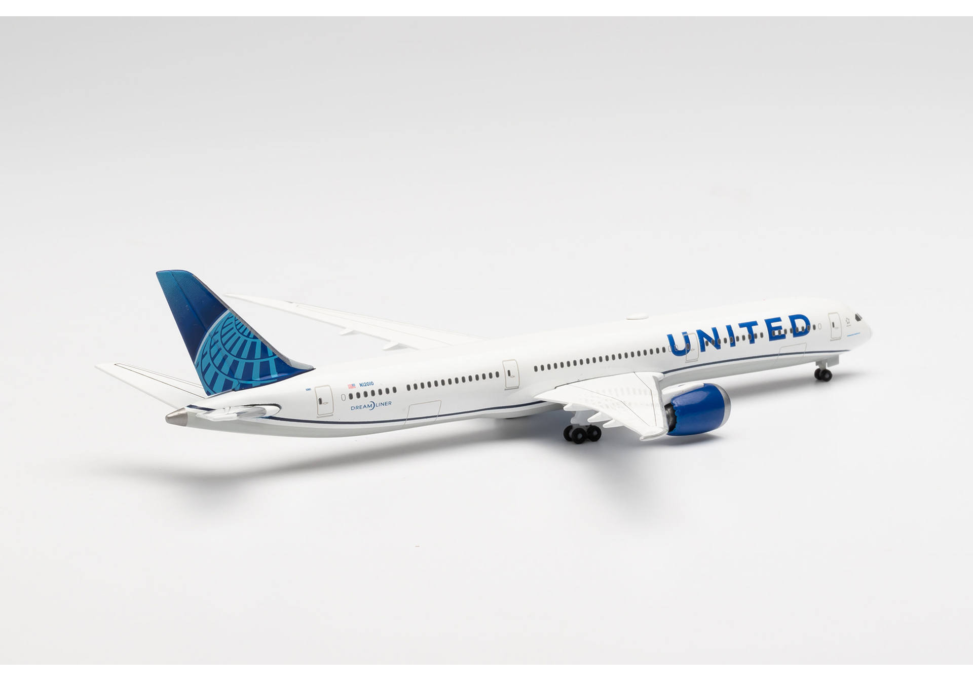 United Airlines - new colors Boeing 787-10 Dreamliner