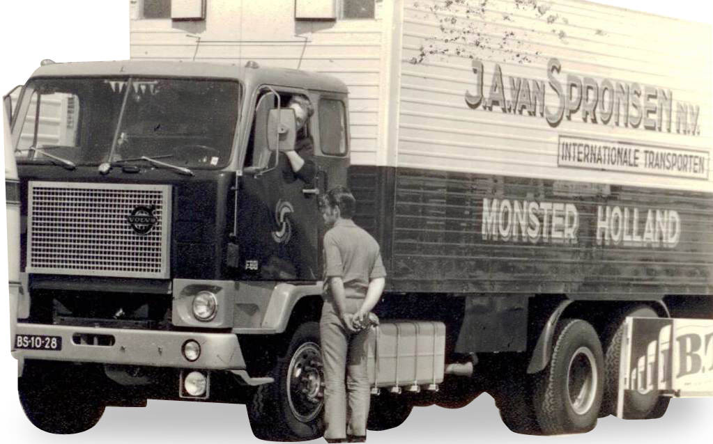 Volvo F88 box trailer "Spronsen"