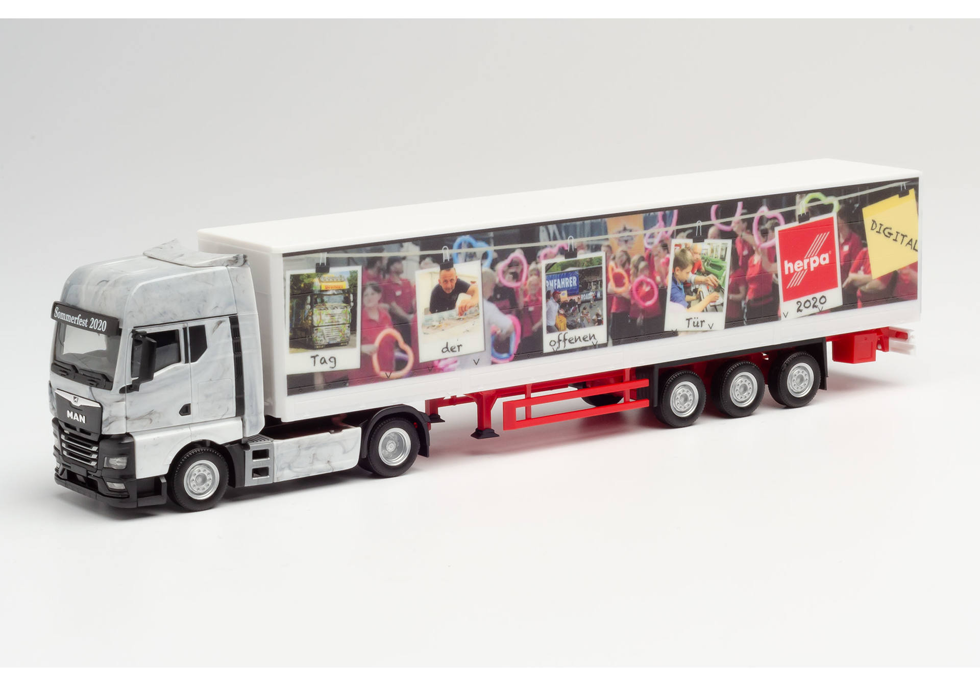 MAN TGX GX curtain canvas semtrailer truck "Rundgang"