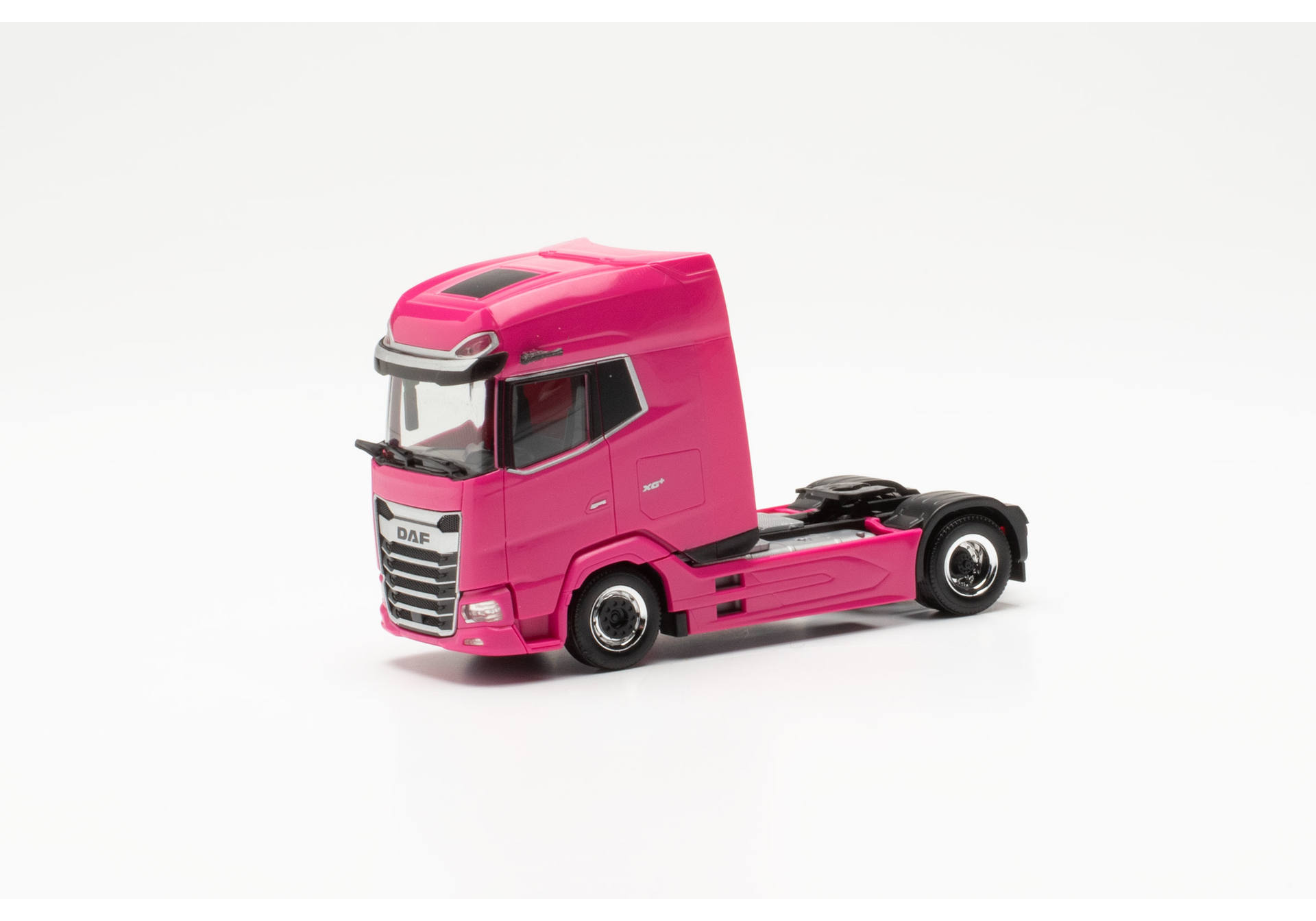 DAF XG+ rigid tractor 2axles, magenta