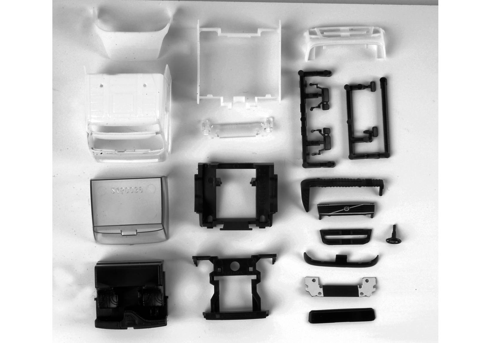 Volvo FH 08 GL with side skirting Content: 2 pcs.