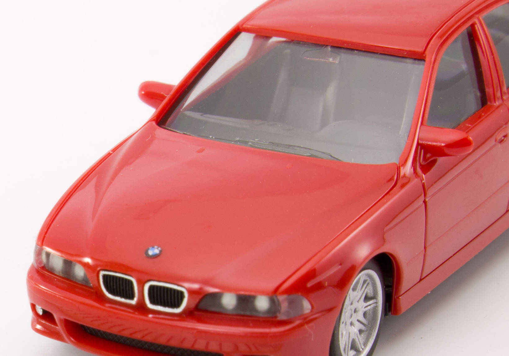 BMW M5, red