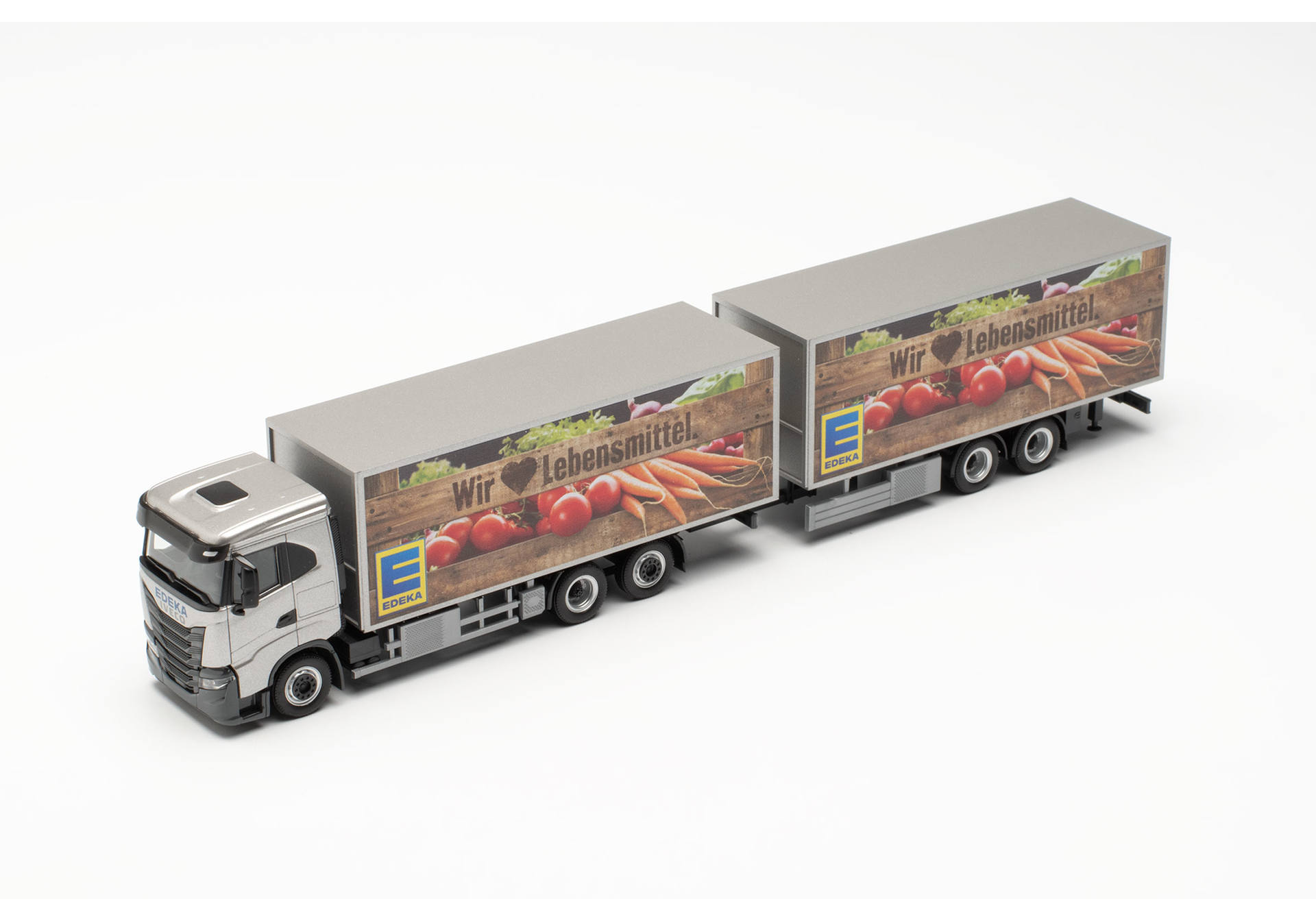 Iveco S-Way ND LNG Tandemkühlkoffer-Hängerzug „EDEKA“