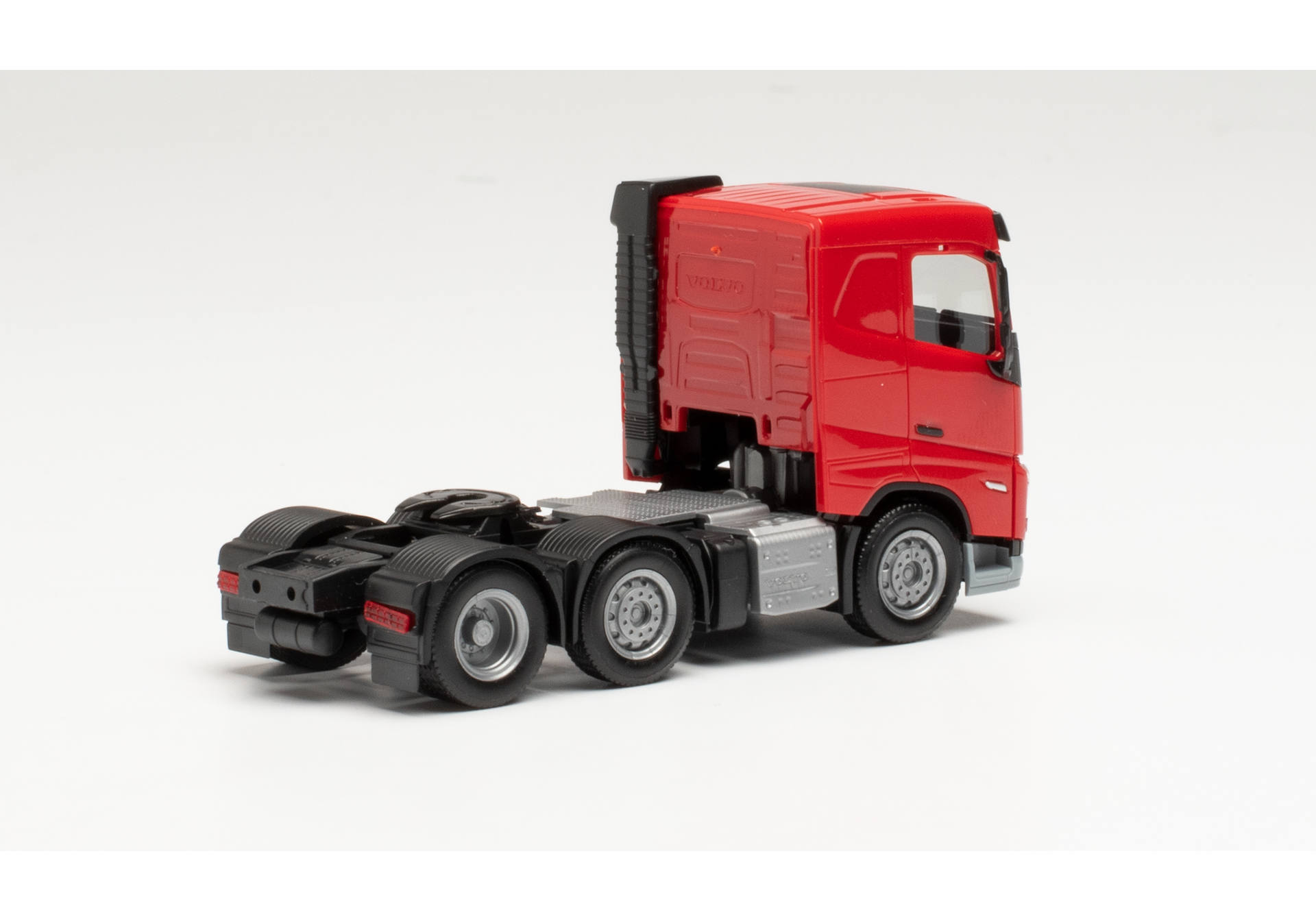 Volvo FH low roof 2020 6×2 tractor, red