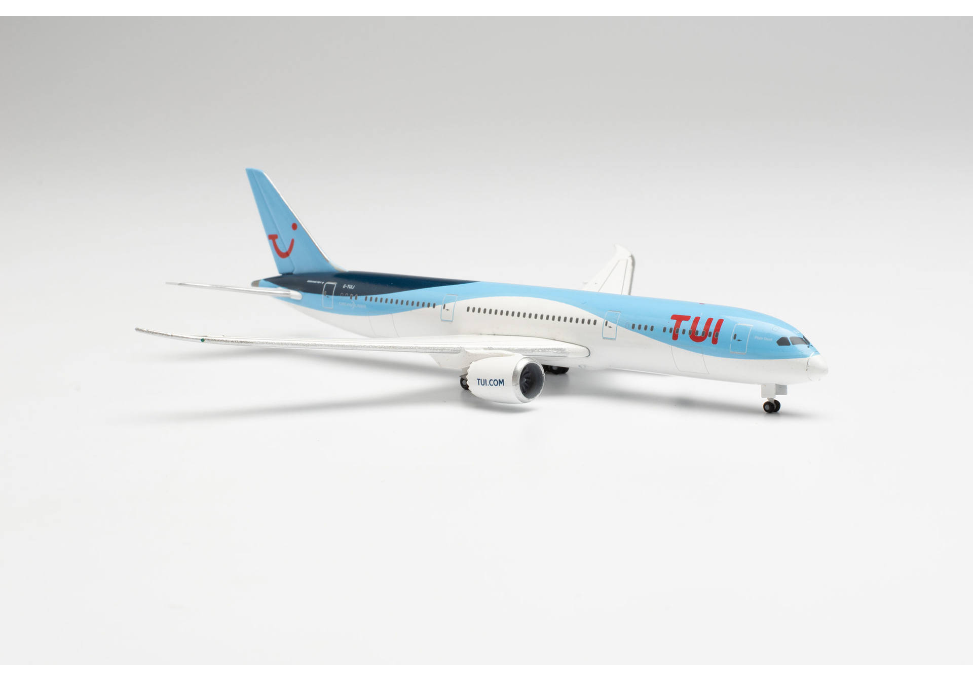 TUI Airways Boeing 787-9 Dreamliner – G-TUIJ „Pixie Dust“