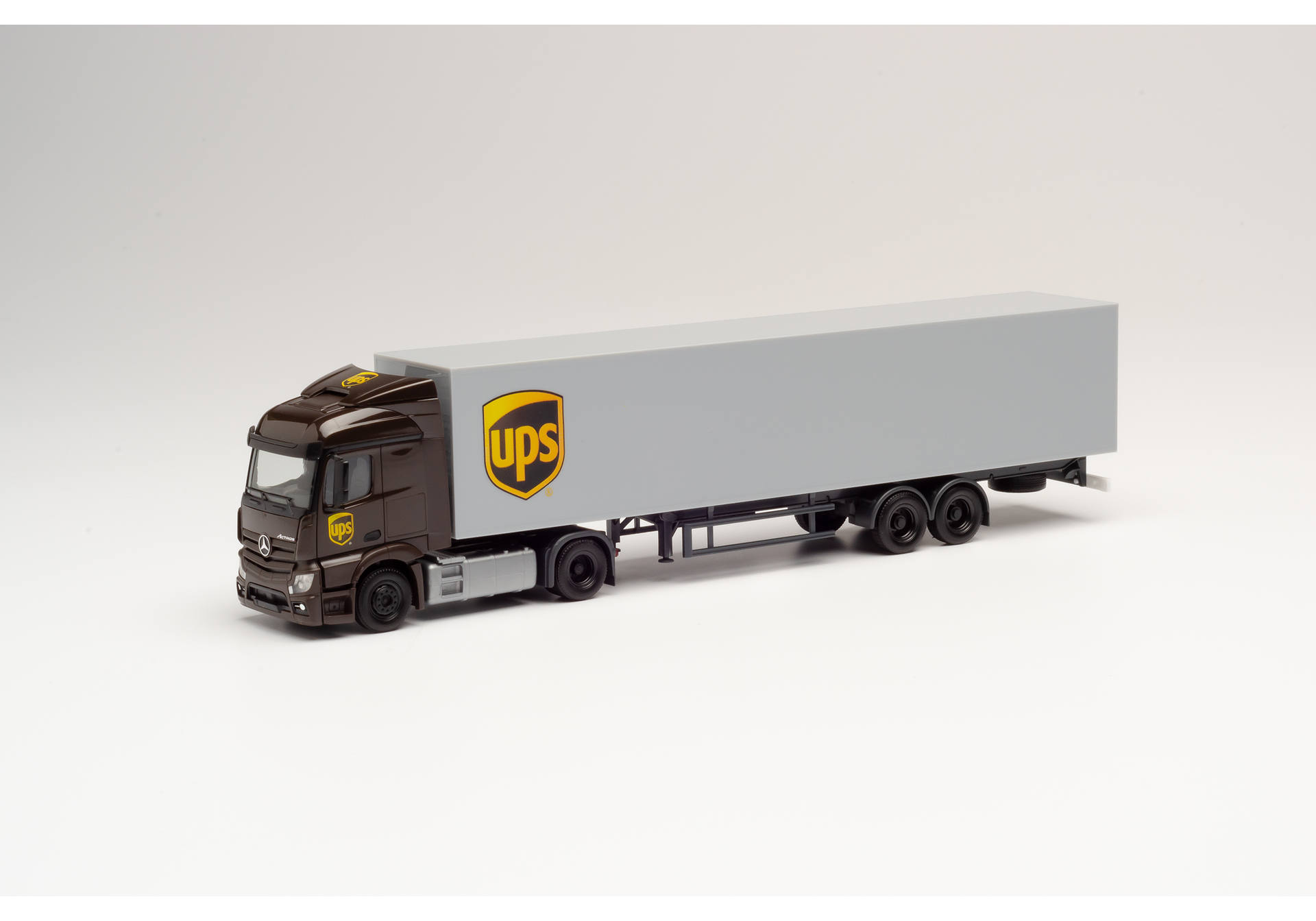 Mercedes-Benz Actros Streamspace 2.3 box semitrailer "UPS"