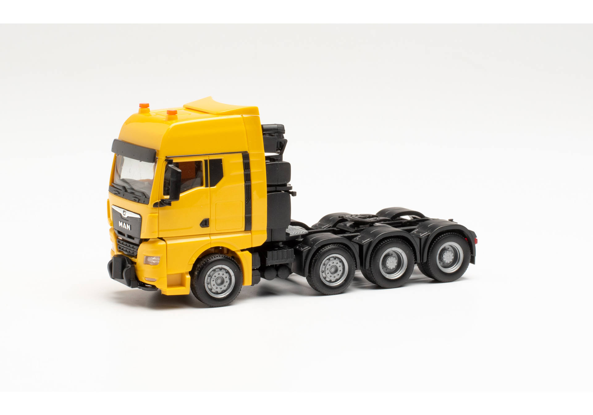 MAN TGX GX heavy duty tractor, yellow