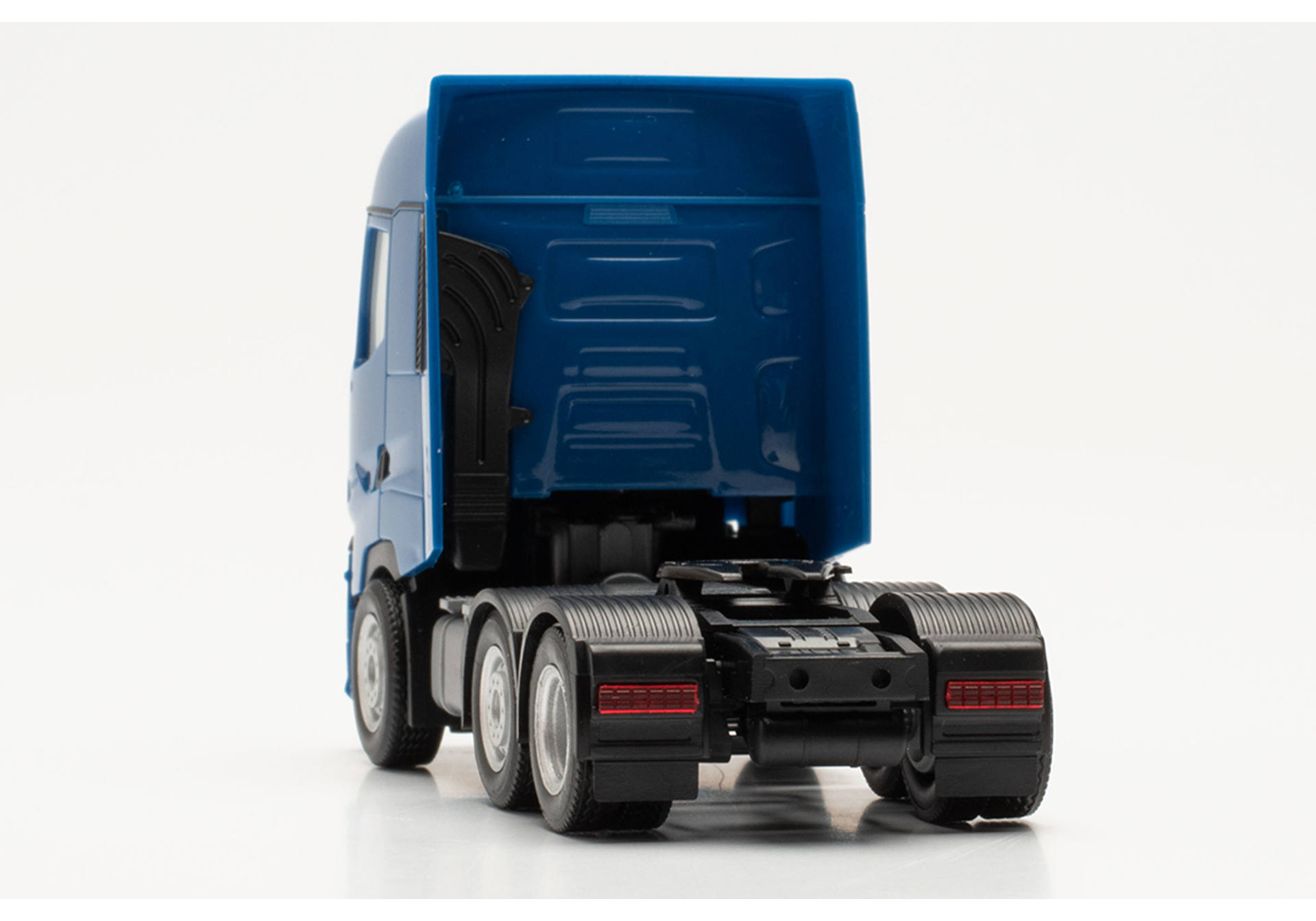 Renault T facelift 6×2 tractor, blue