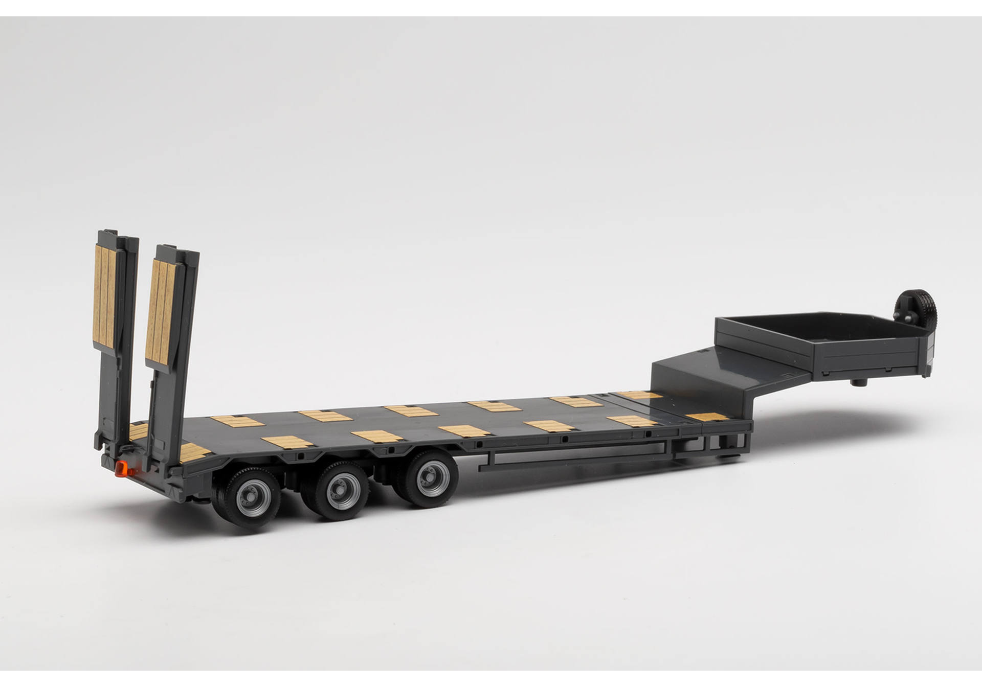 Goldhofer low boy trailer 3-axle with assembled chutes, anthracite