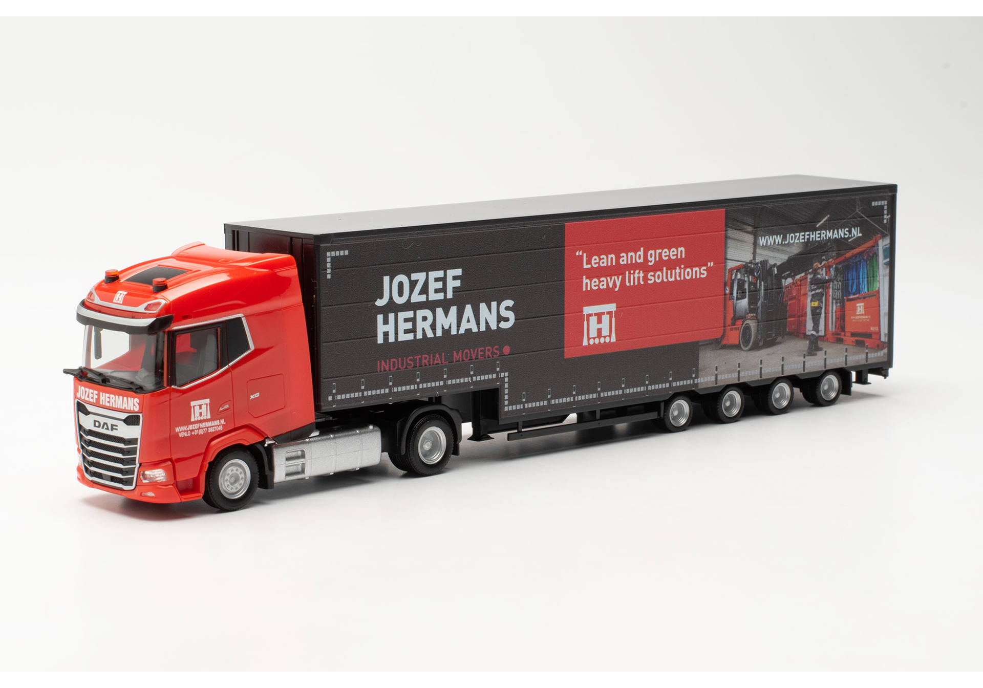 DAF XG volume canvas semitrailer "Jozef Hermans" (Niederlande)