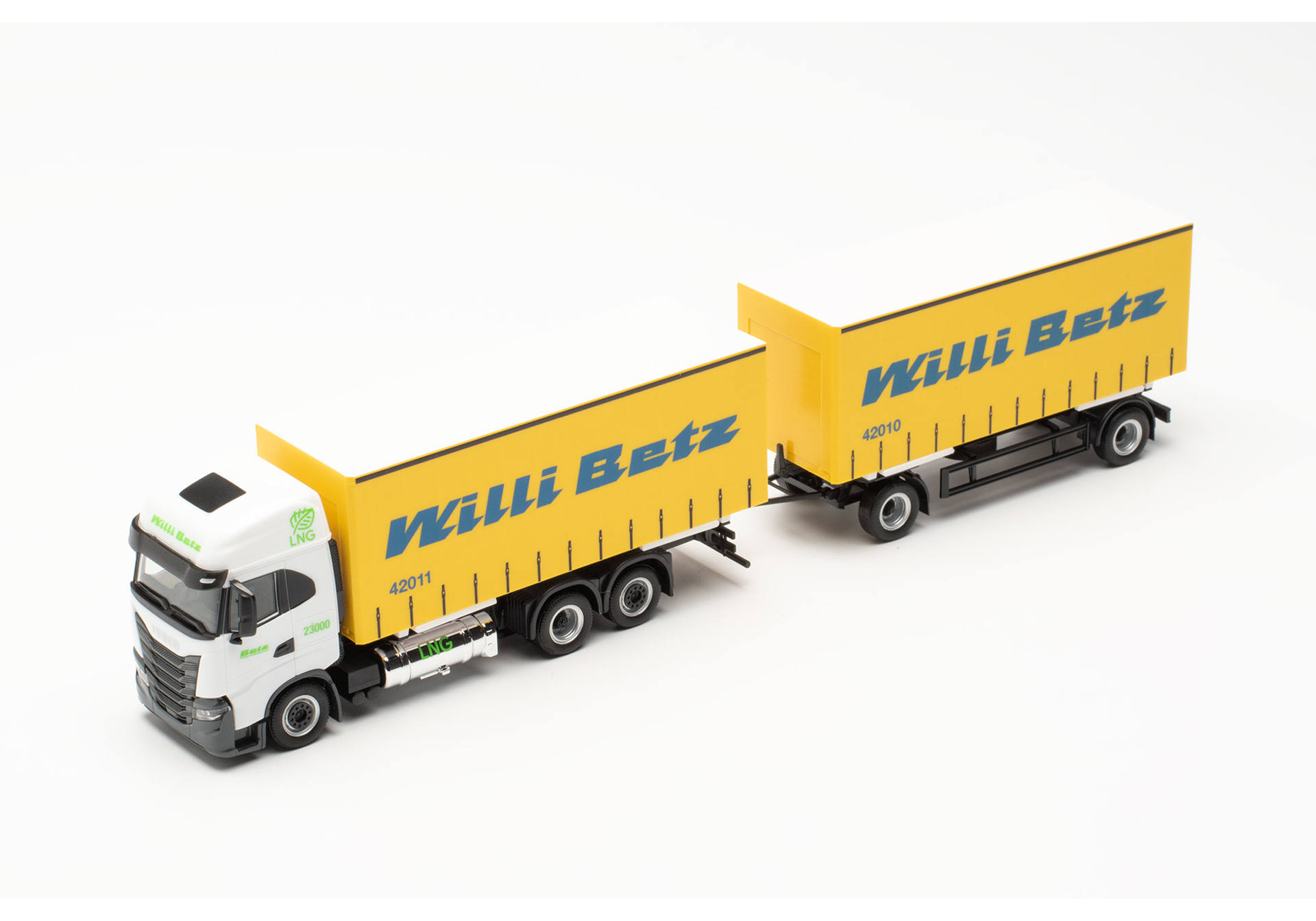 Iveco S-Way LNG Wechselgardinenplanen-Hängerzug „Willi Betz“ (Baden-Württemberg/Reutlingen)