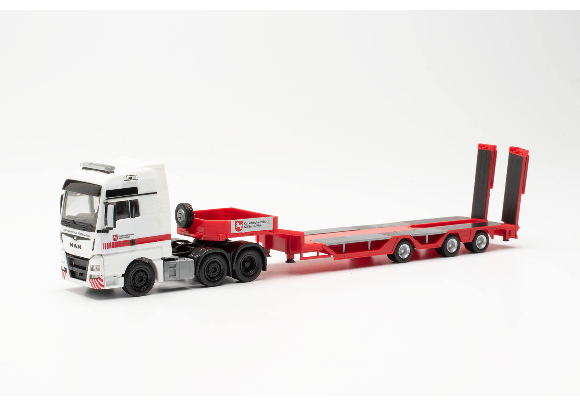MAN TGX XXL 6x2 Allrounder Tieflade-Sattelzug „Katastrophenschutz Niedersachsen“ (Niedersachsen/Celle)