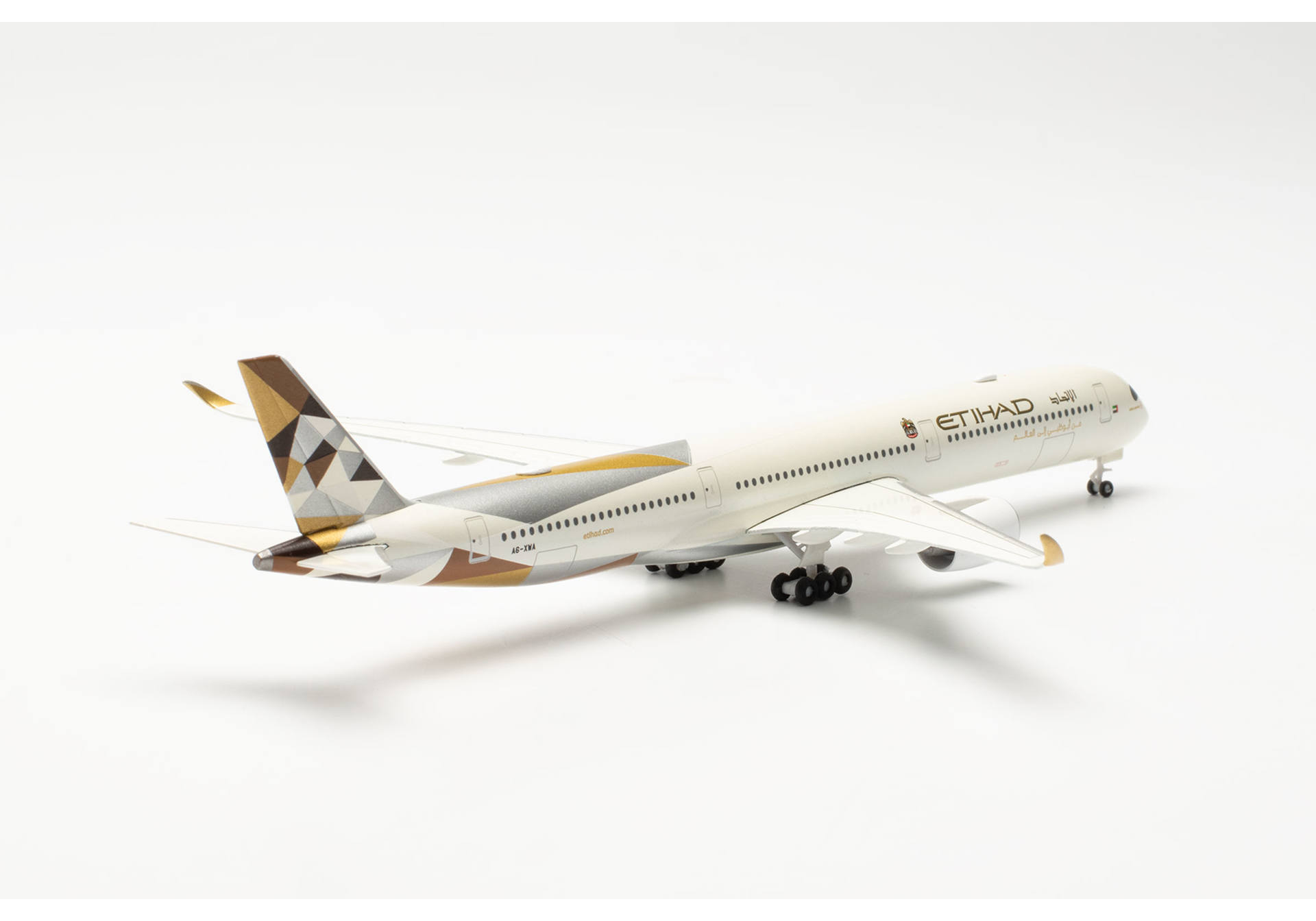 Etihad Airways Airbus A350-1000 – A6-XWA