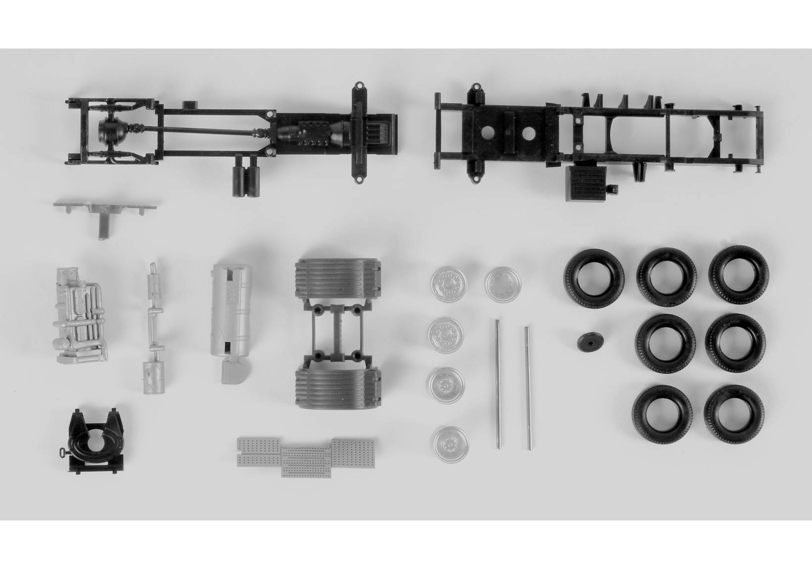 Zugmaschinen-Fahrgestell Renault Magnum 08 2-achsInhalt: 2 Stück