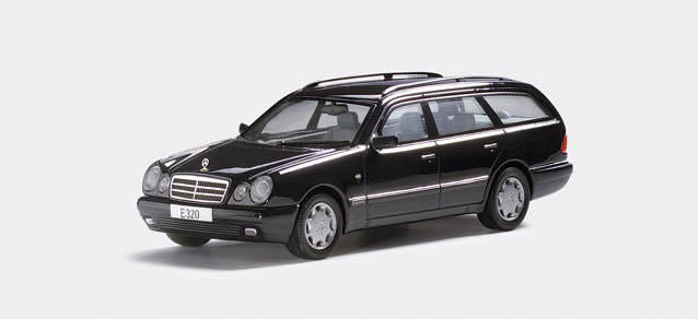 Mercedes-Benz E320 T, turmalingrün metallic, 1:43