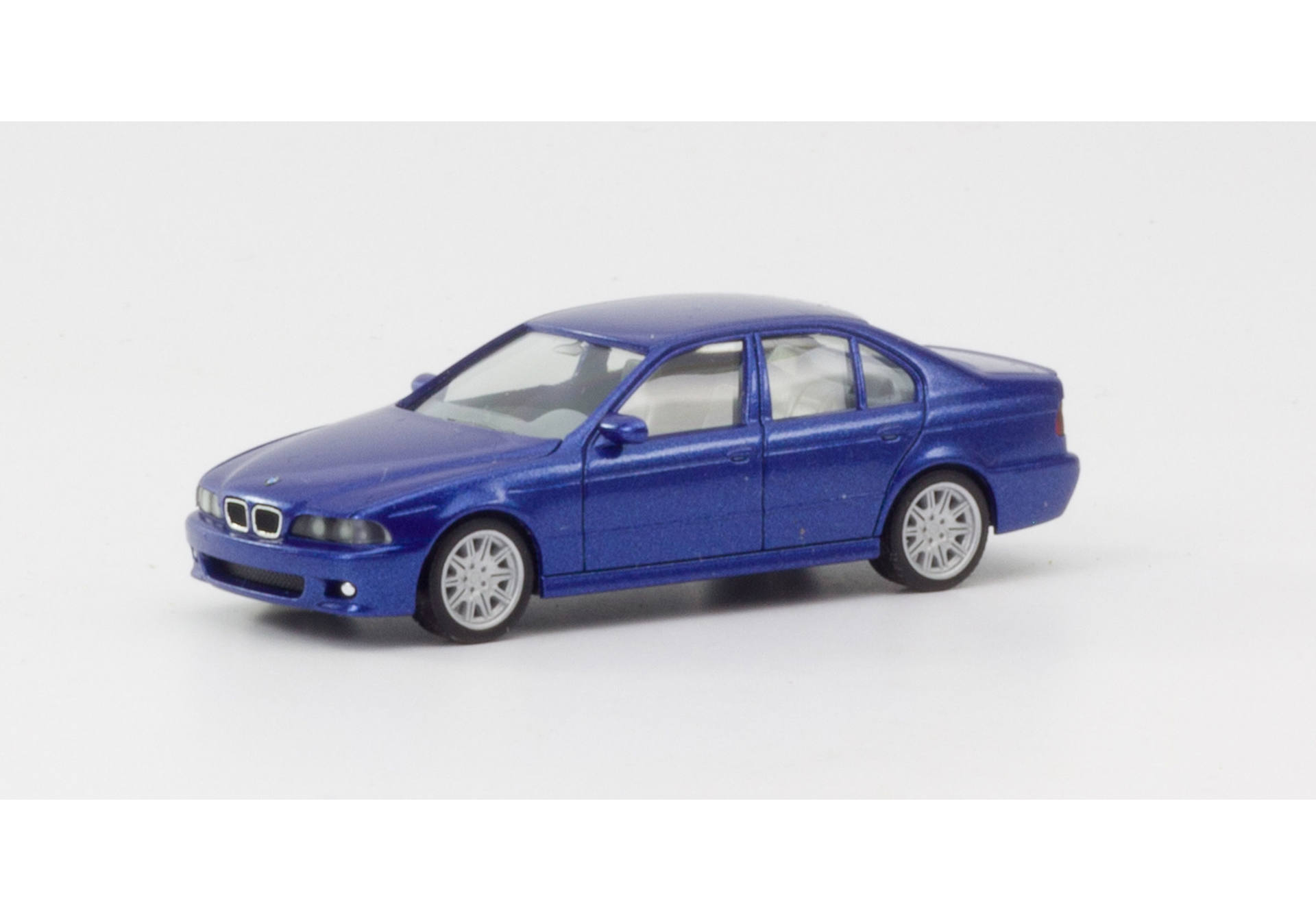 BMW M5, Montecarlo blue metallic.