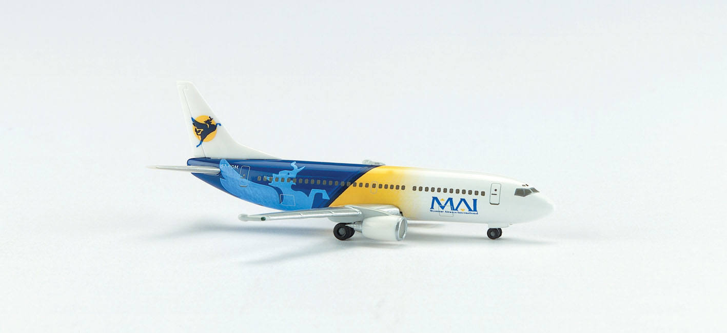 Myanmar Airways Boeing 737-300