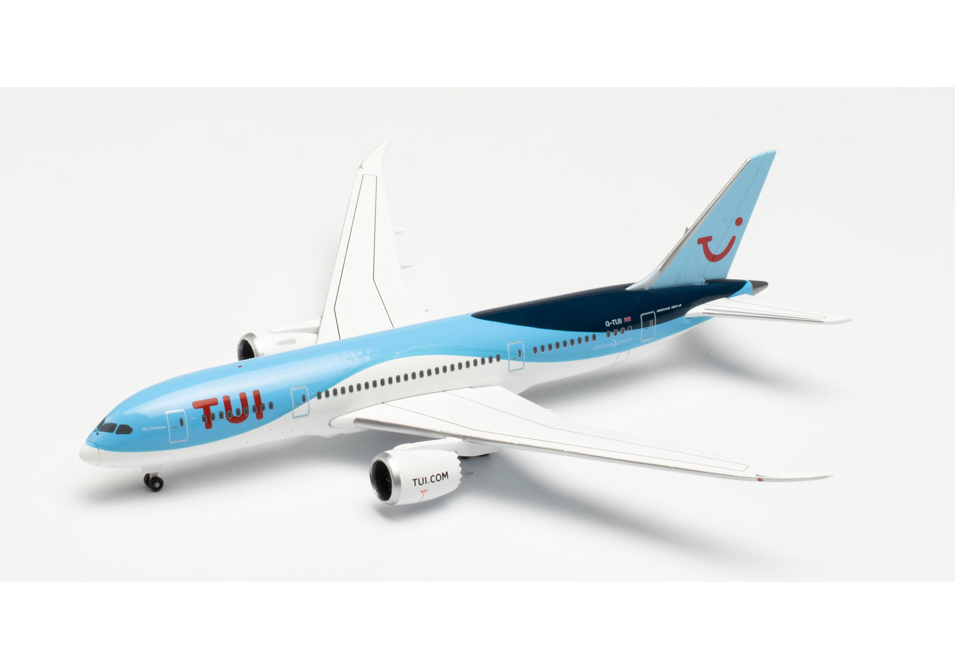 TUI Airways Boeing 787-8 Dreamliner – G-TUII “Mrs Patmore”