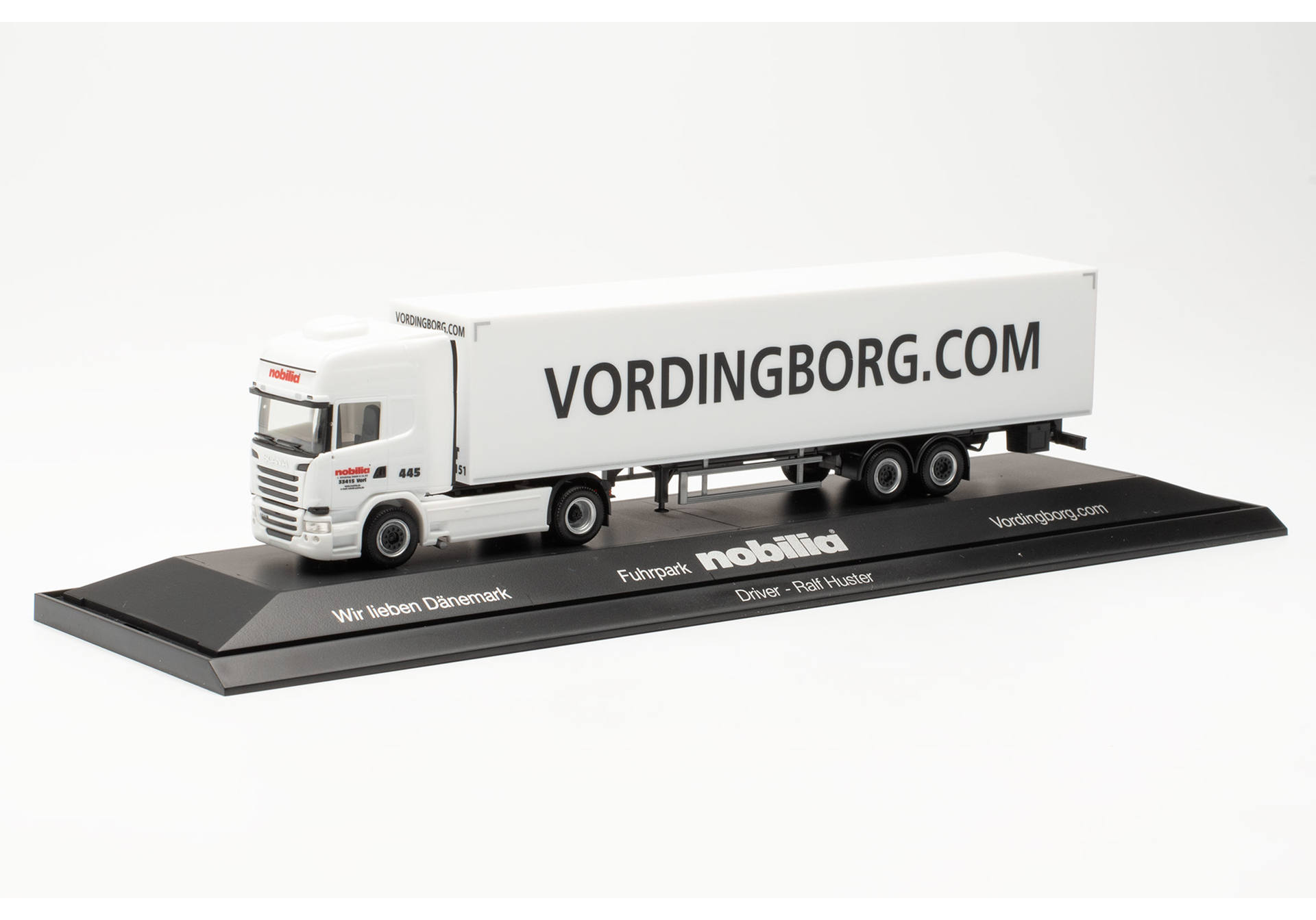Scania R 13 TL box semitrailer "nobilia/Vordingborg/com"