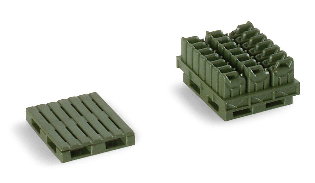 Paletten und Kanister "Bundeswehr"